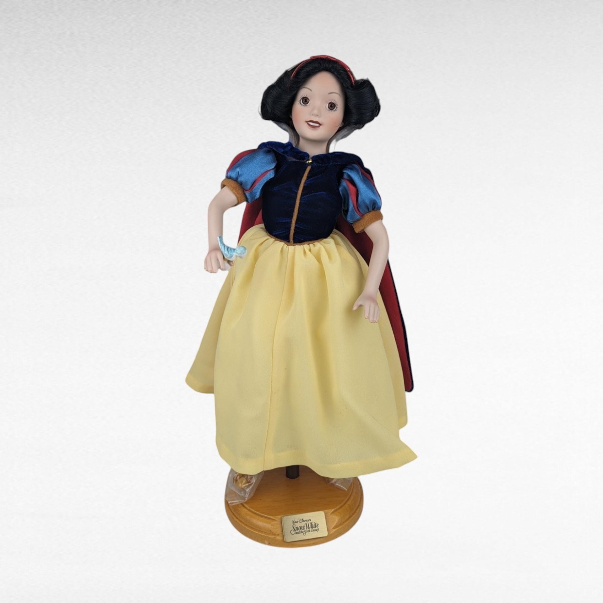 Vintage Franklin Mint Ashton Drake Snow White Porcelain Doll | Disney Collectible | 13" Doll with Stand