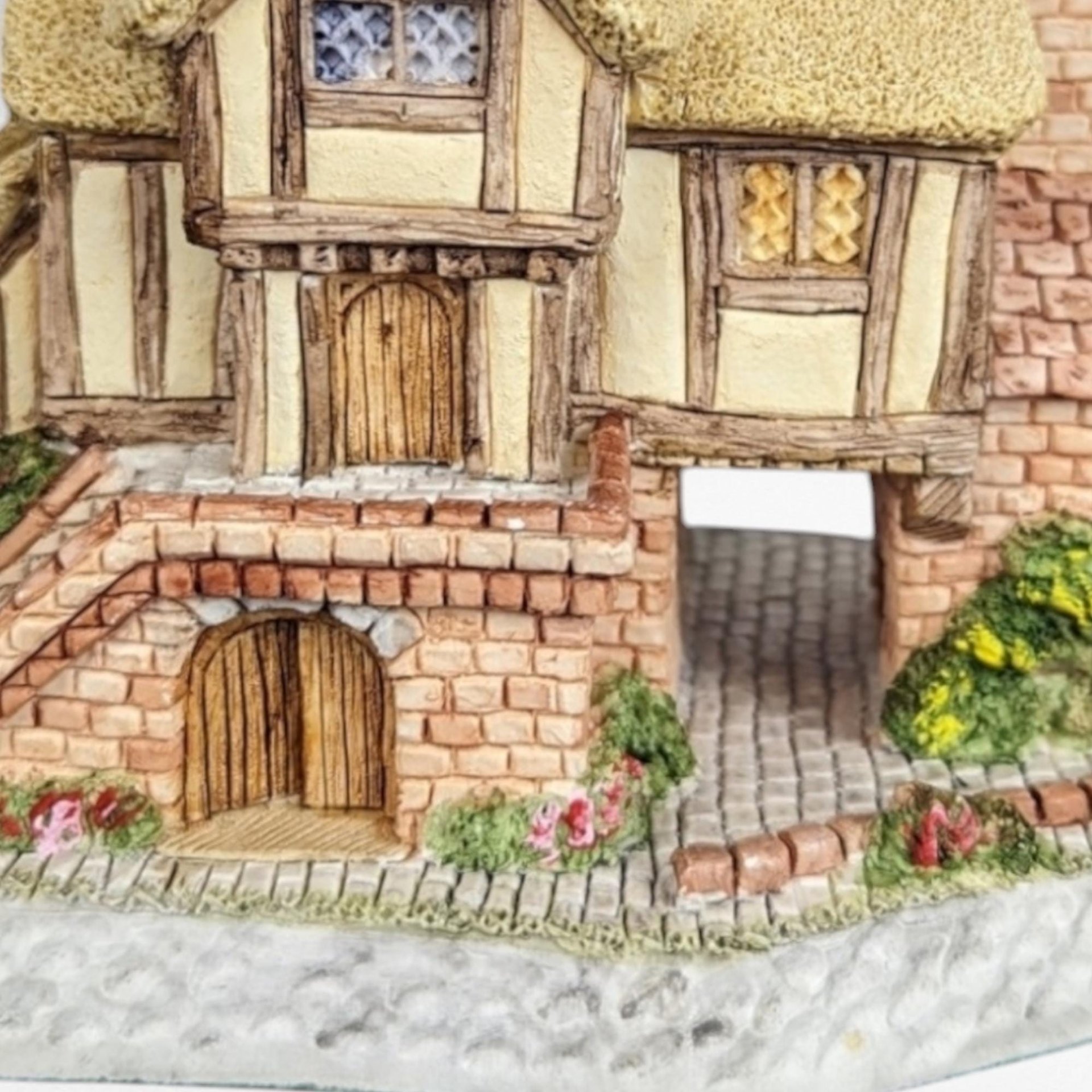 1993 David Winter Whileaway Cottage, Hand Made Village Figure, Collectible English Cottage Decor, Gift for Miniature Collectors, 4 inches