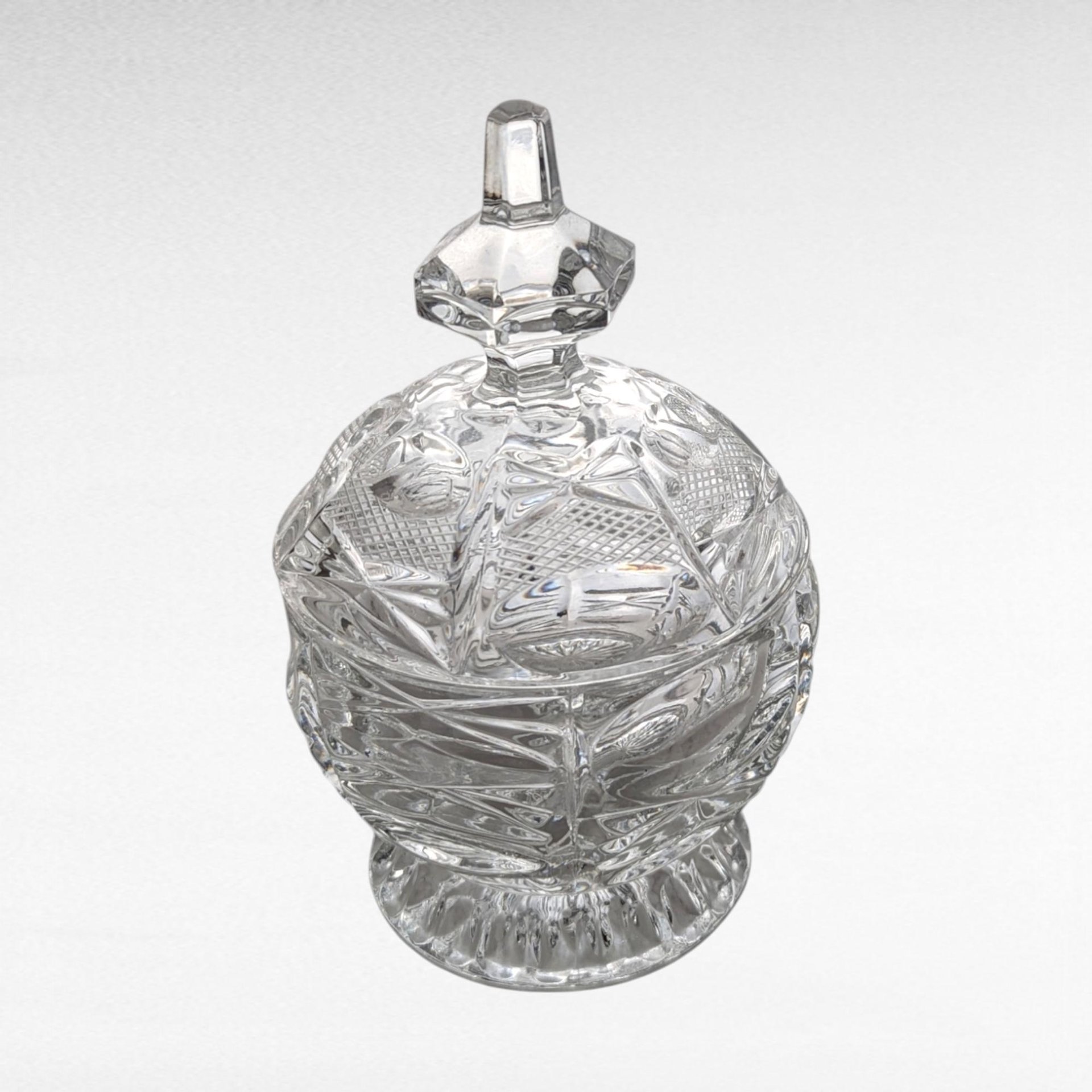 Vintage Crystal Clear Glass Covered Candy Dish.