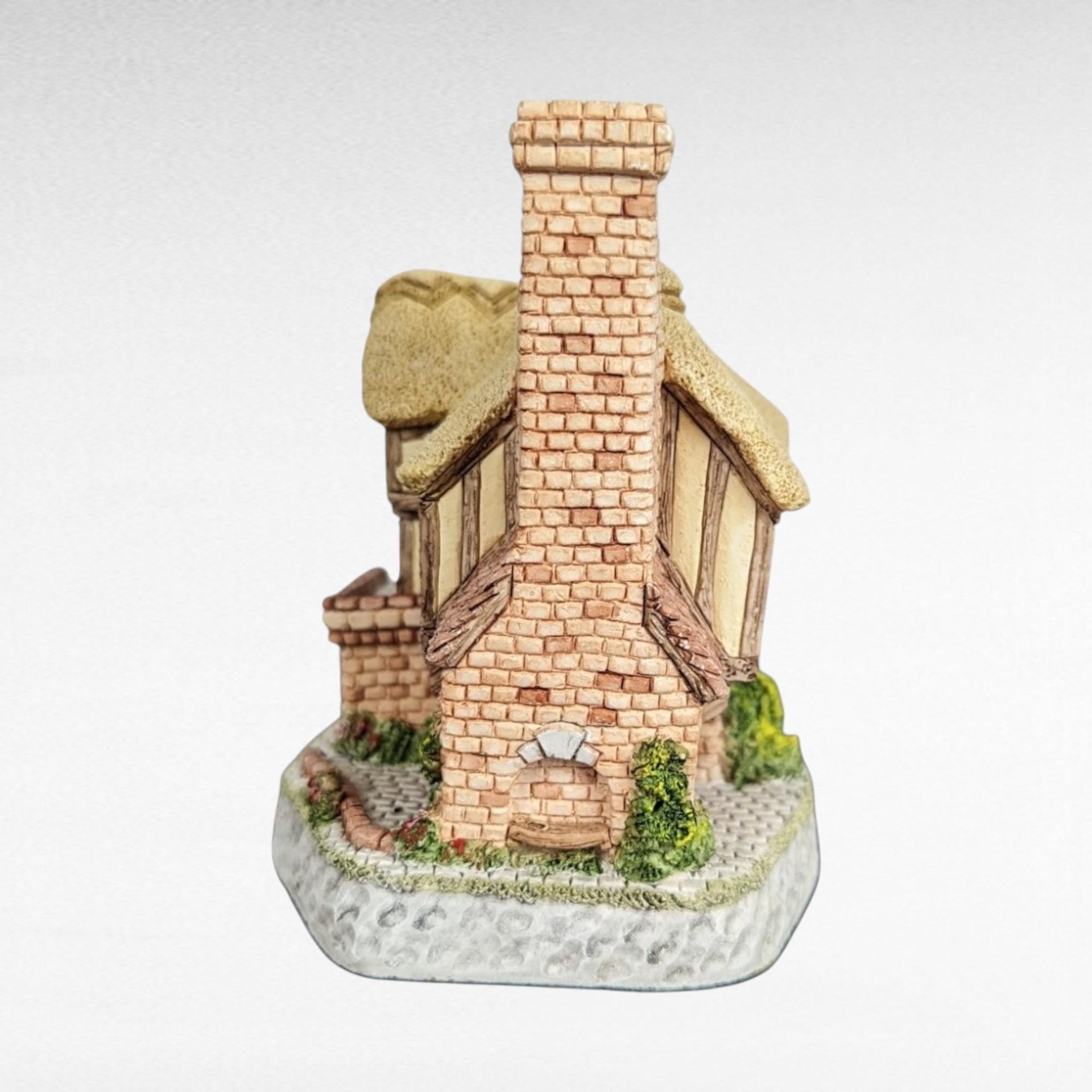 1993 David Winter Whileaway Cottage, Hand Made Village Figure, Collectible English Cottage Decor, Gift for Miniature Collectors, 4 inches