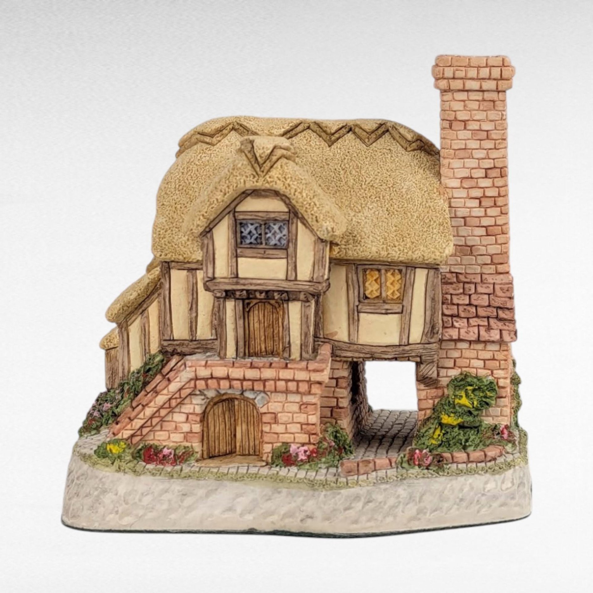 1993 David Winter Whileaway Cottage. 