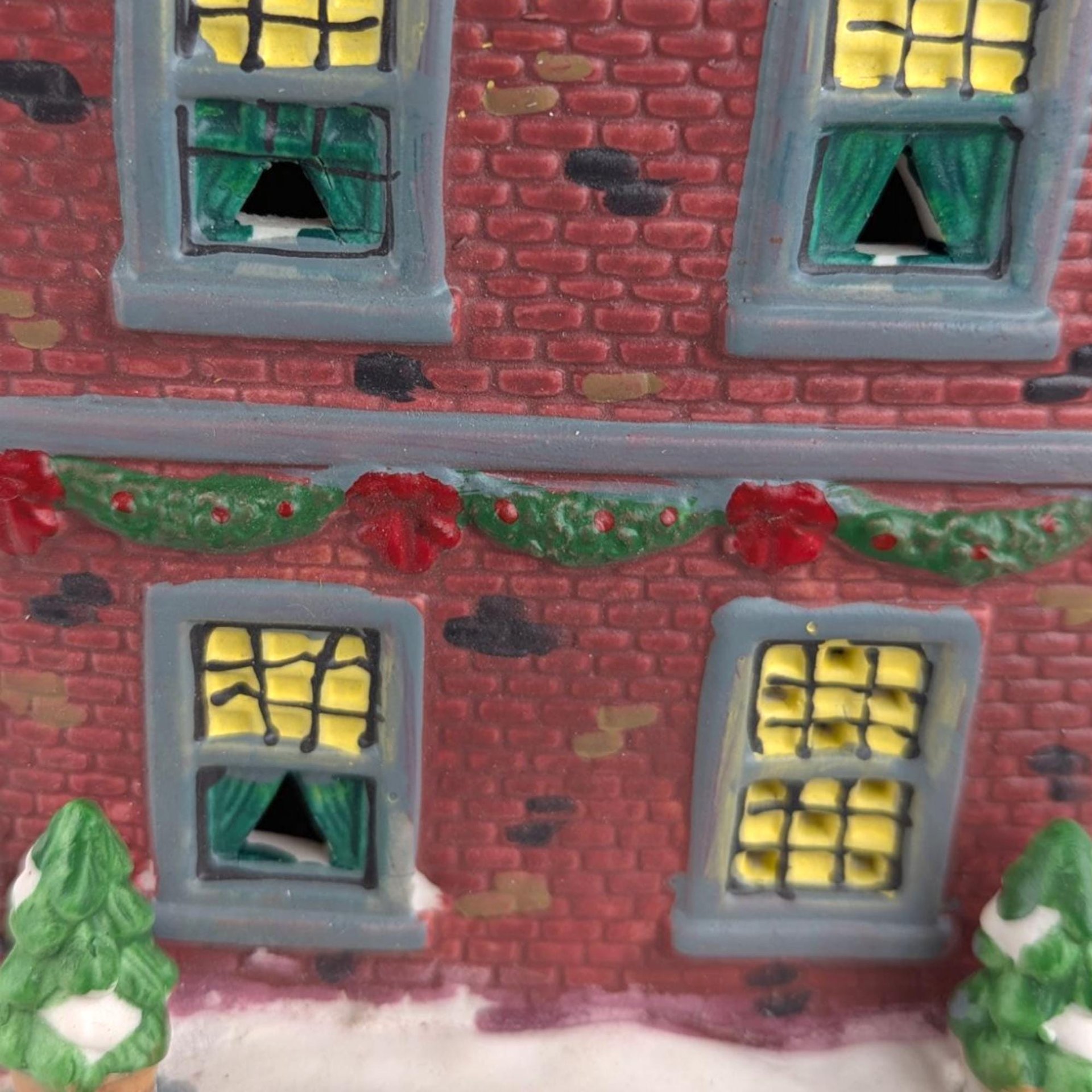 2005 Santa's Workshop Wheatley Inn Lighted Village House, Christmas Village Display, Holiday Decor, Gift for Collector, Vintage Christmas