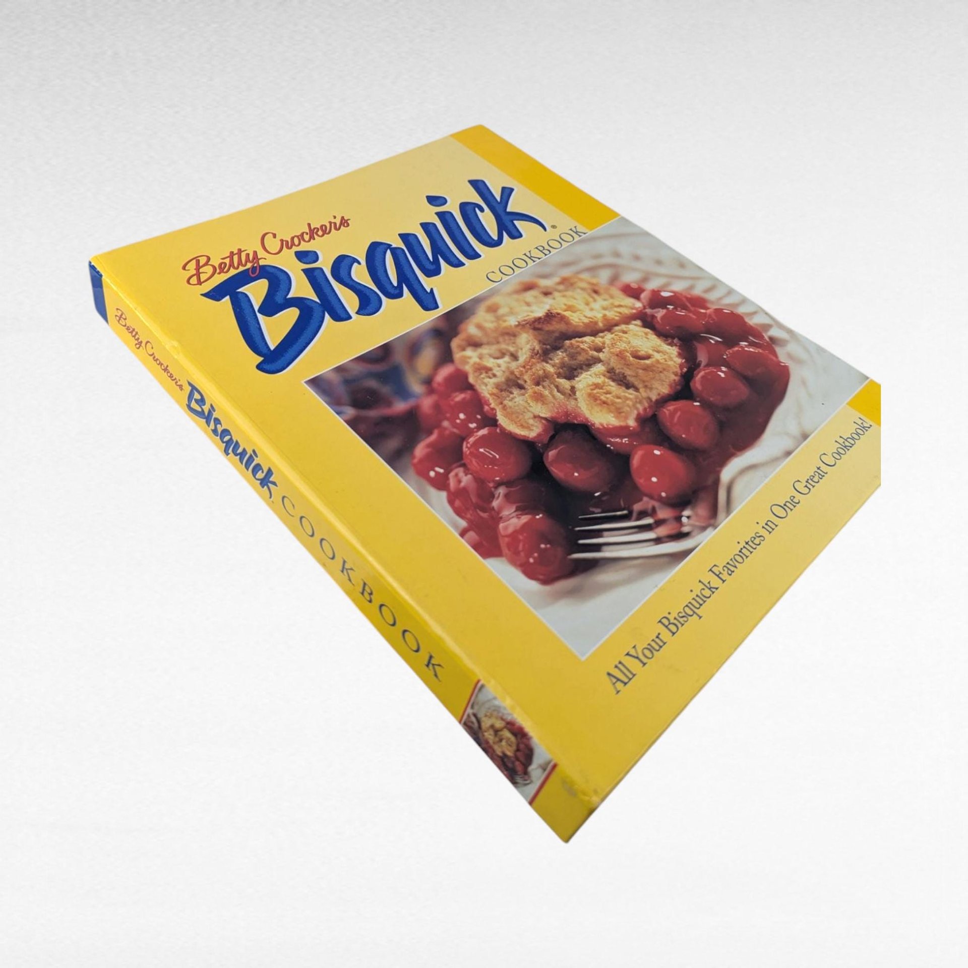 2000 Betty Crocker's Bisquick Cookbook, Hardcover, Classic Baking Recipes, Easy Meals Guide, Gift for Home Cook