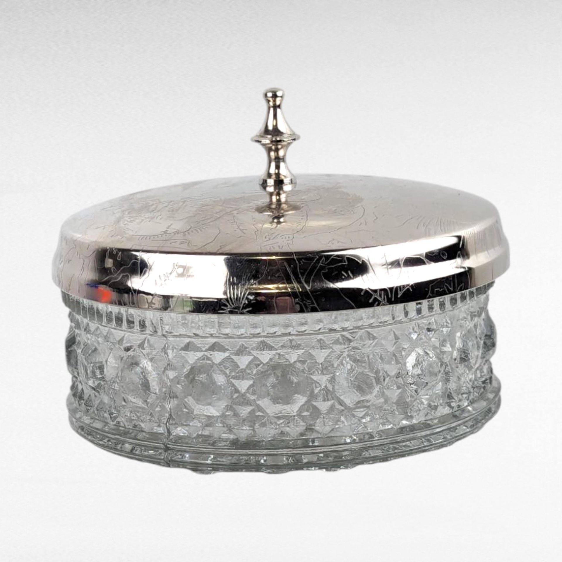 Vintage Glass Powder Dish with Metal Lid, Crystal Cut Vanity Jar, Decorative Bathroom Storage, Jewelry Box Gift