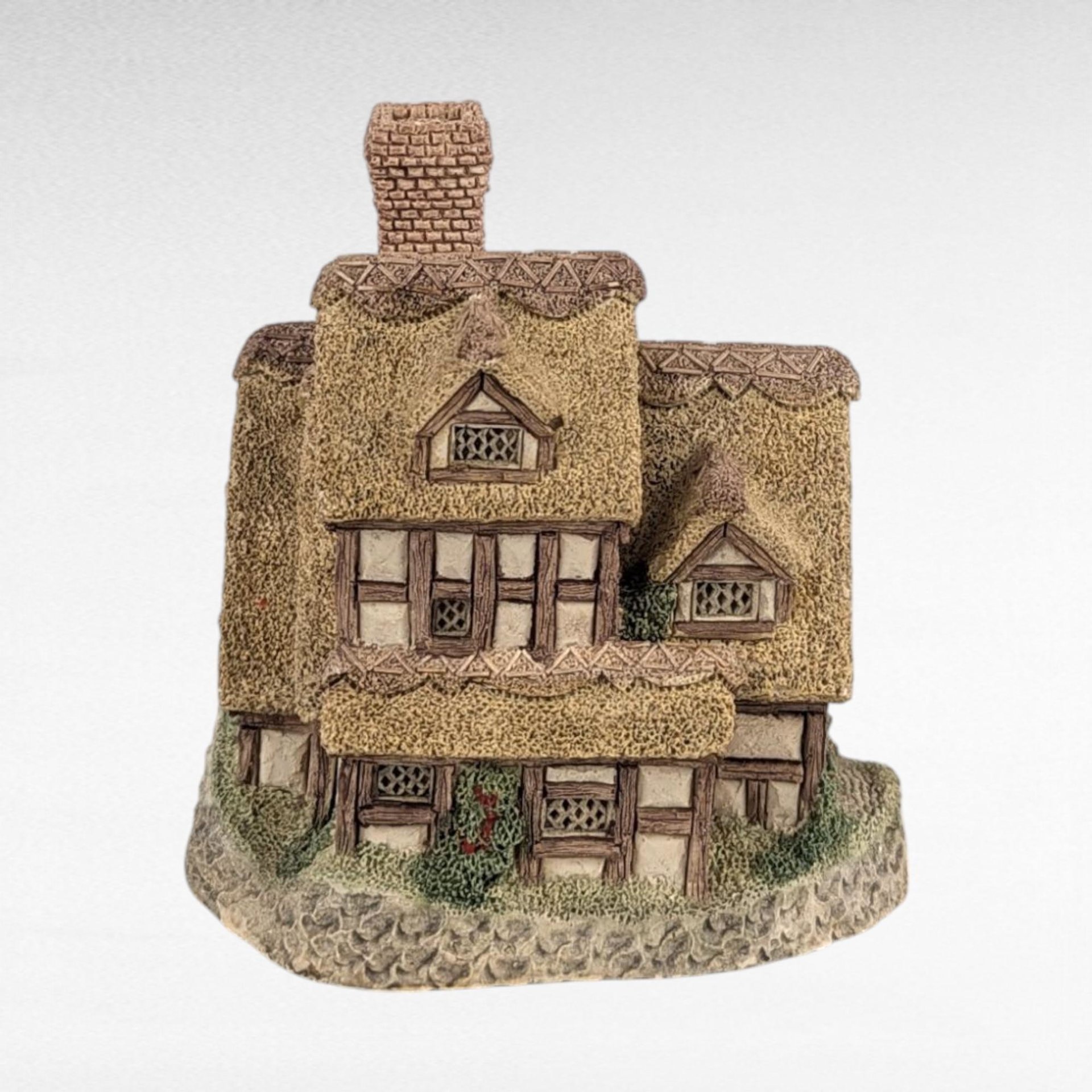 1993 David Winter "Pilgrims Rest" Village Figure - Miniature Thatched Cottage Collectible - English Countryside Decor, No Box