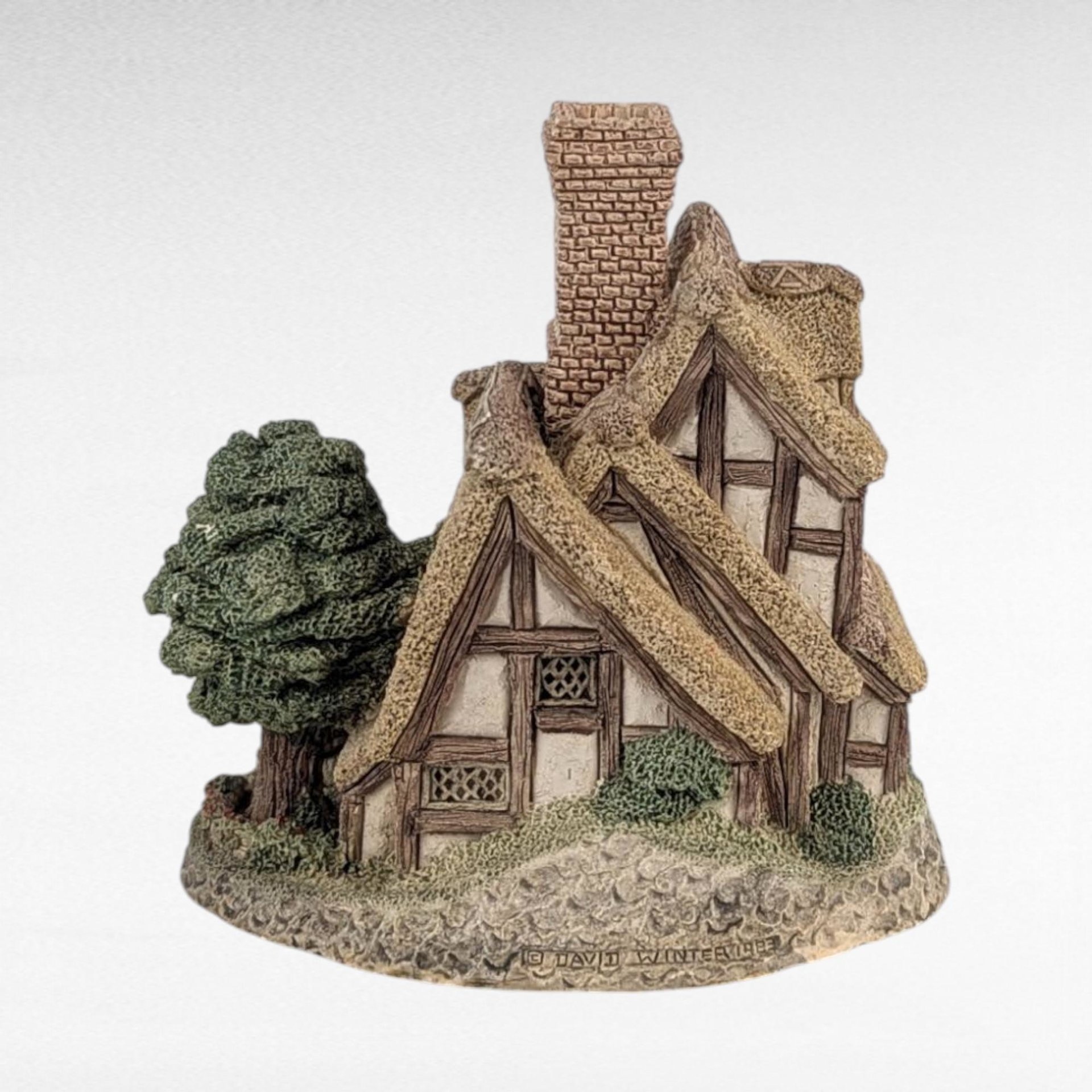 1993 David Winter "Pilgrims Rest" Village Figure - Miniature Thatched Cottage Collectible - English Countryside Decor, No Box