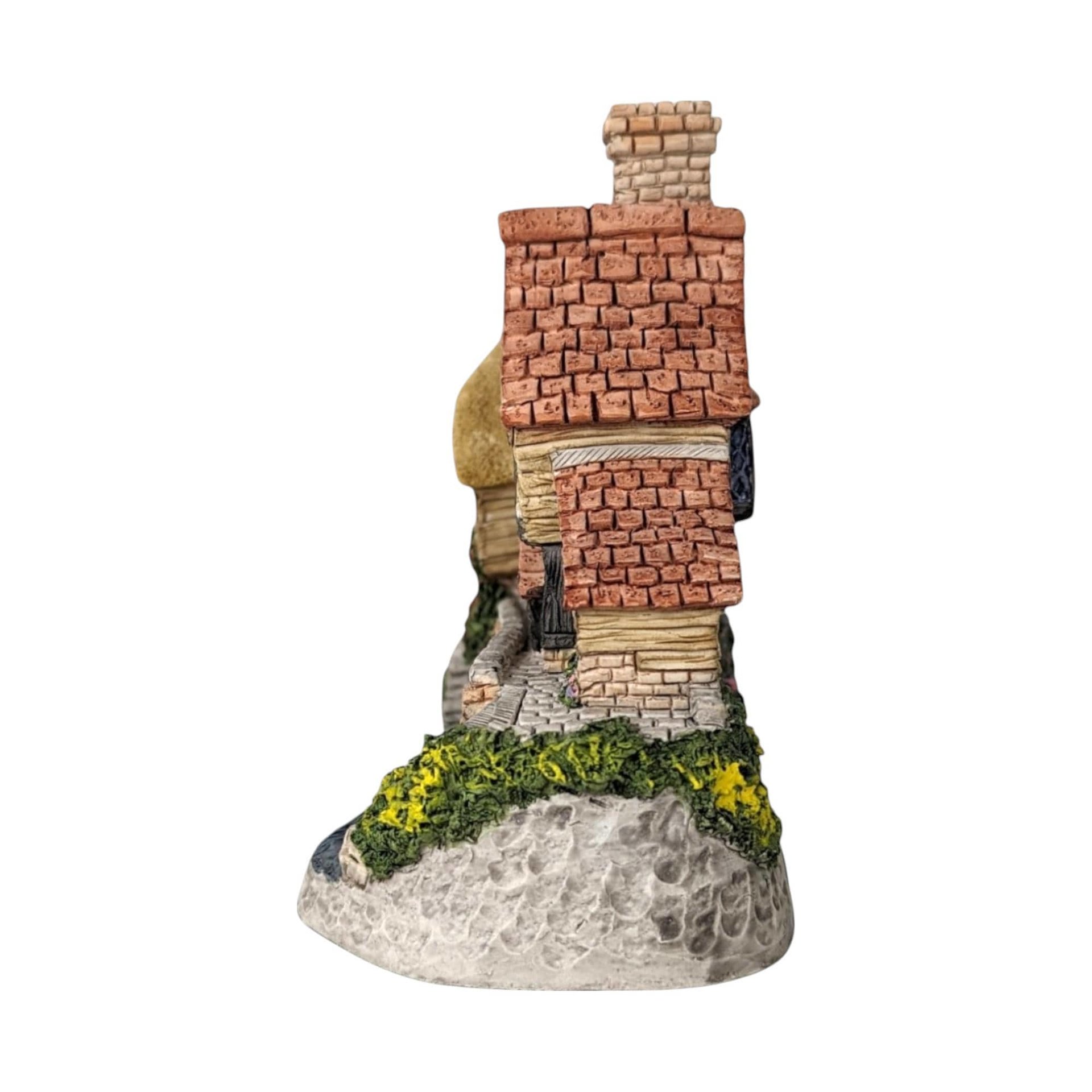 1993 David Winter Cottage "The Cat and Pipe" Inn | with COA and Original Box