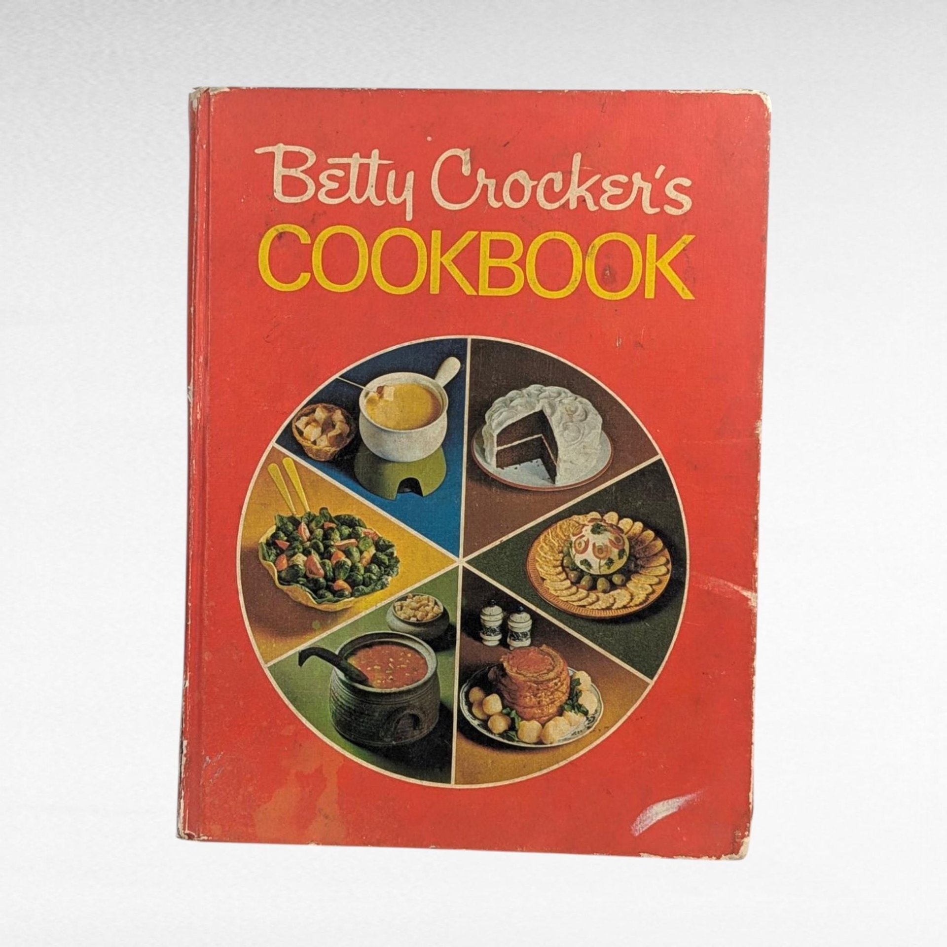 Vintage 1972 Betty Crocker's Cookbook, Hardcover Red Pie Edition, Classic American Recipes, Housewarming Gift