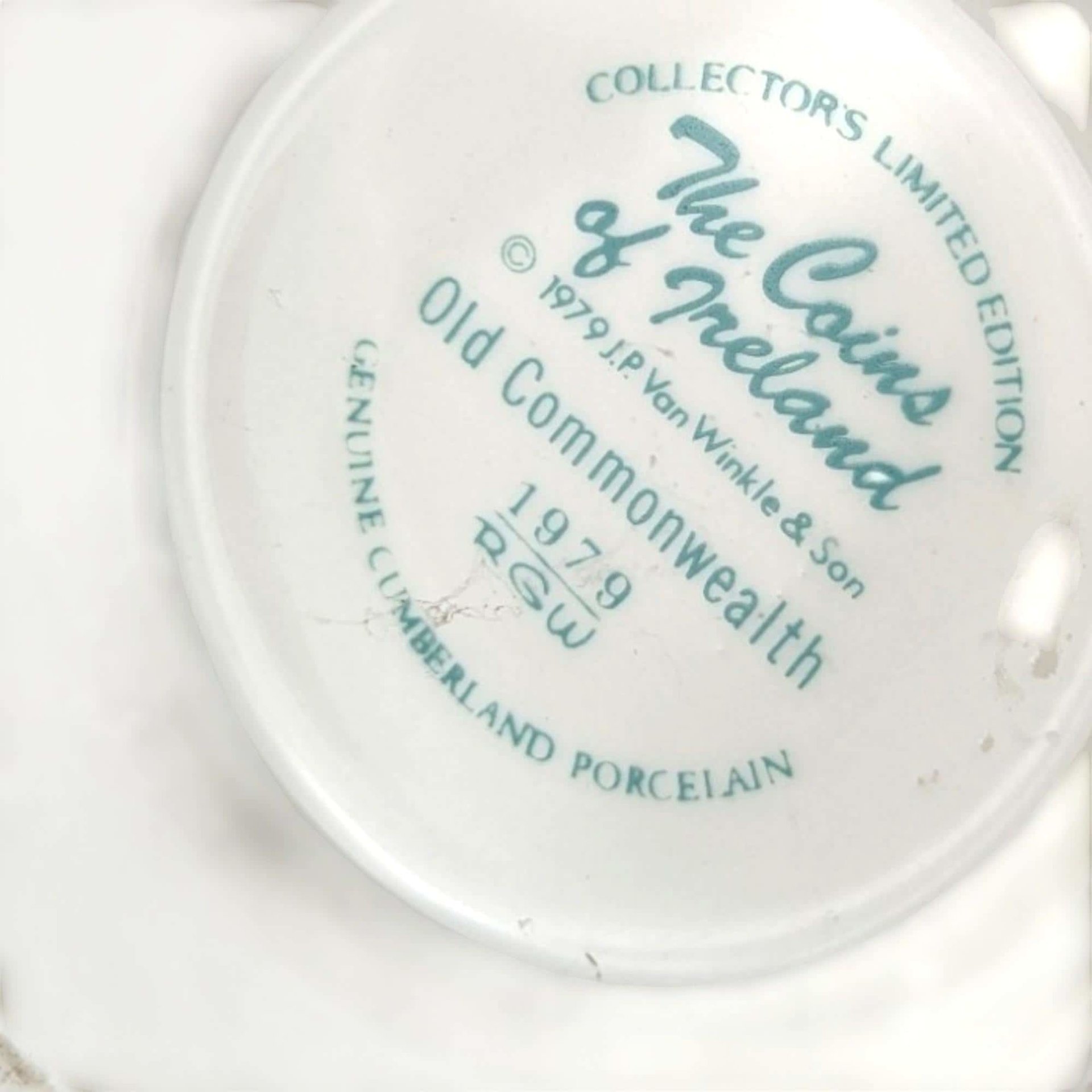 1979 Old Commonwealth The Coins of Ireland Decanter, Irish Whiskey Decanter, Leprechaun Decor, Collectible Decanter, Vintage Barware