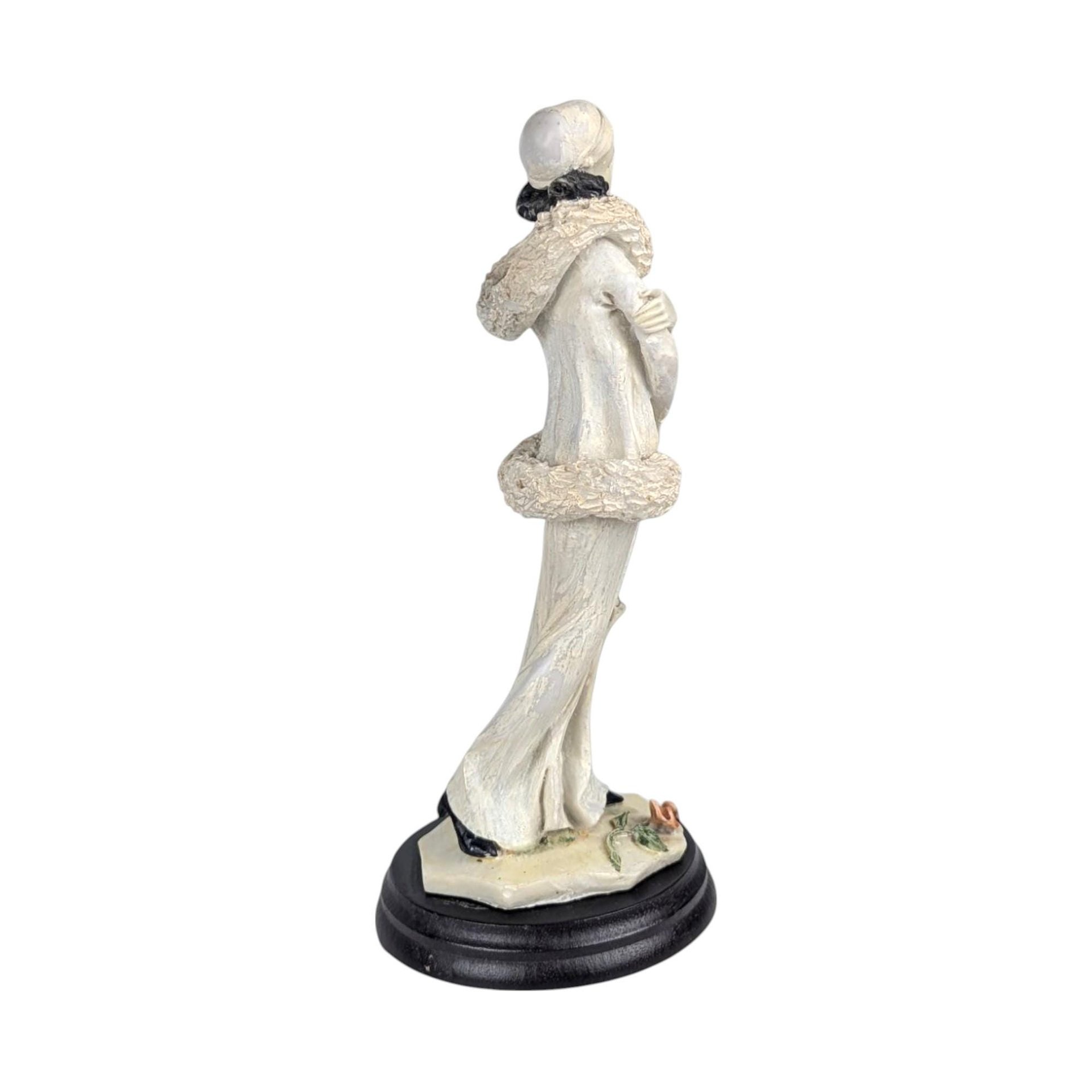 Vintage Resin Art Deco Lady Figurine, Elegant Woman Sculpture, Decorative Art, Collectible Figurine, Art Deco Style Statue