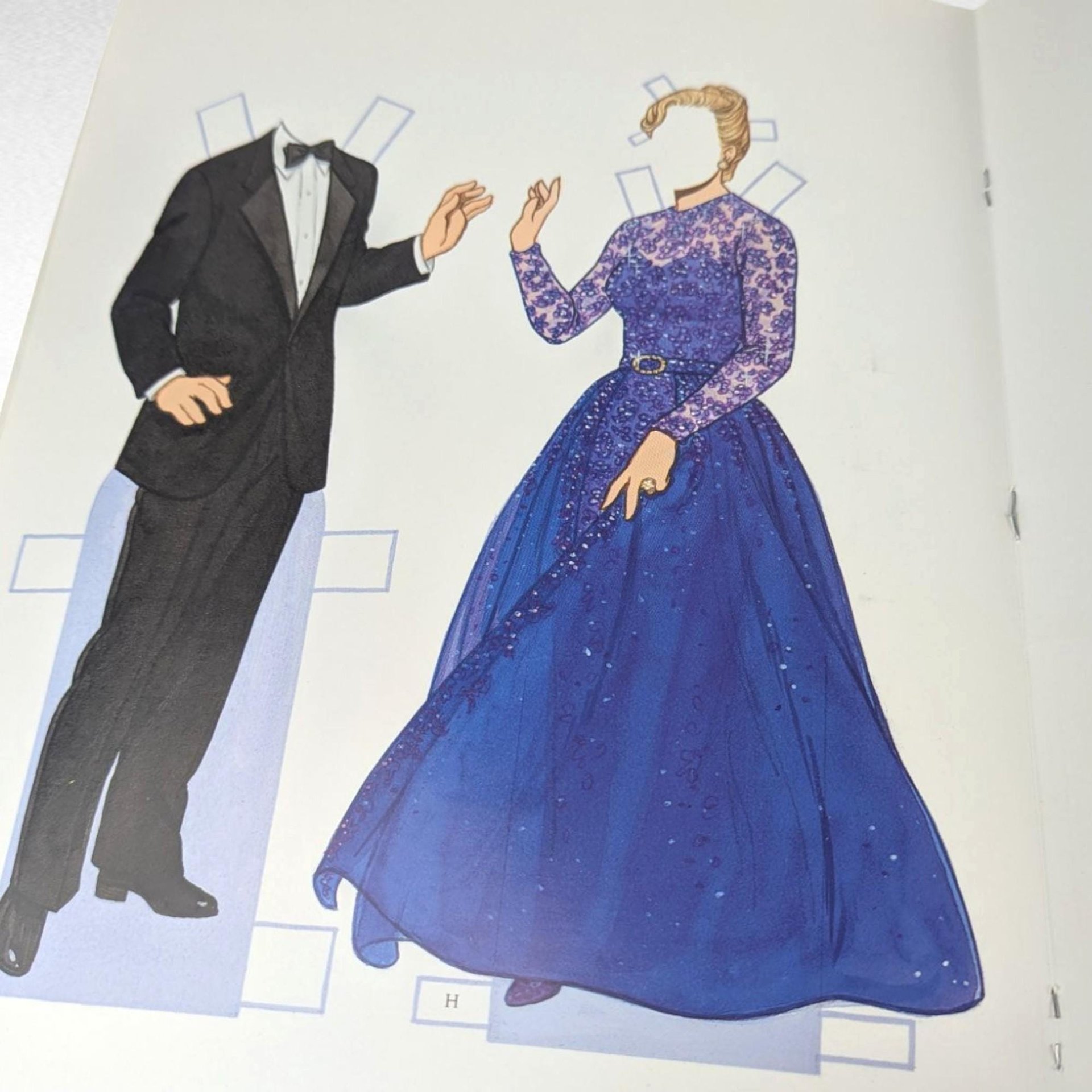 1994 Bill Clinton Paper Doll Book: Tom Tierney Presidential Family Collectible