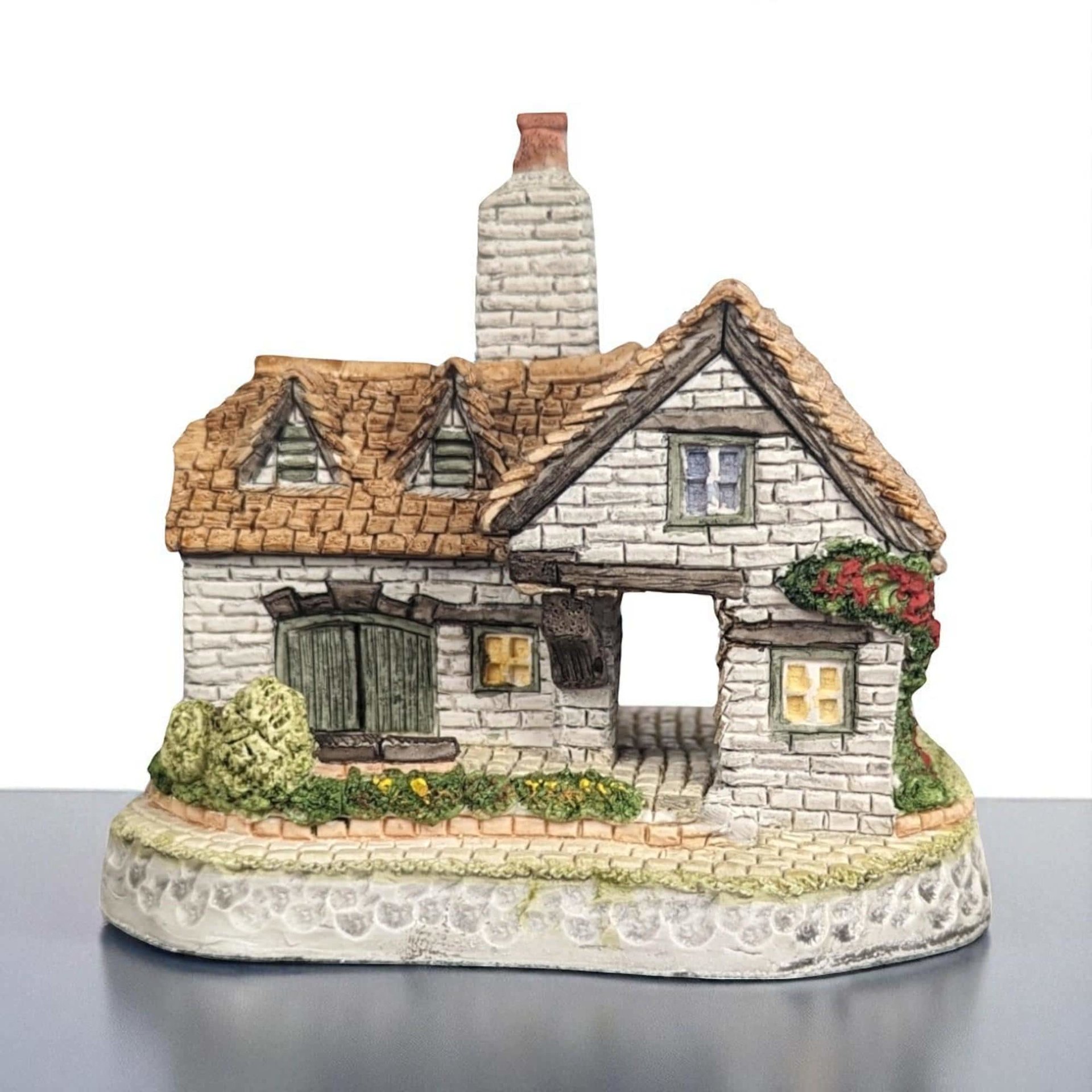 1993 David Winter The Tannery Cottage Figurine, Collectible English Village Decor, Gift for Collector, Miniature Building (3.25")