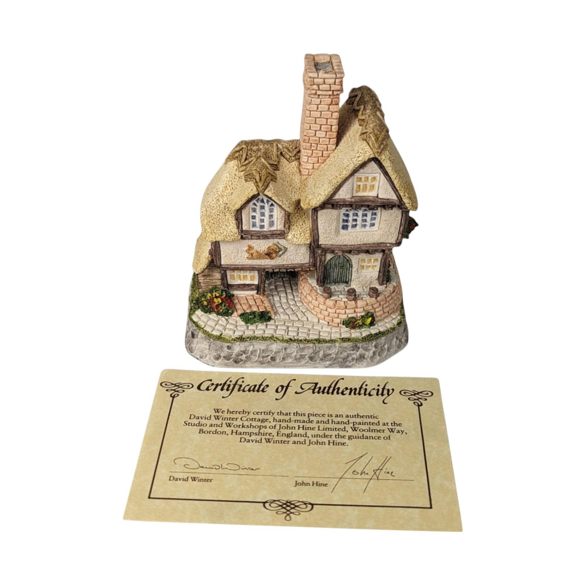 1993 David Winter Cottage "The Cat and Pipe" Inn | with COA and Original Box