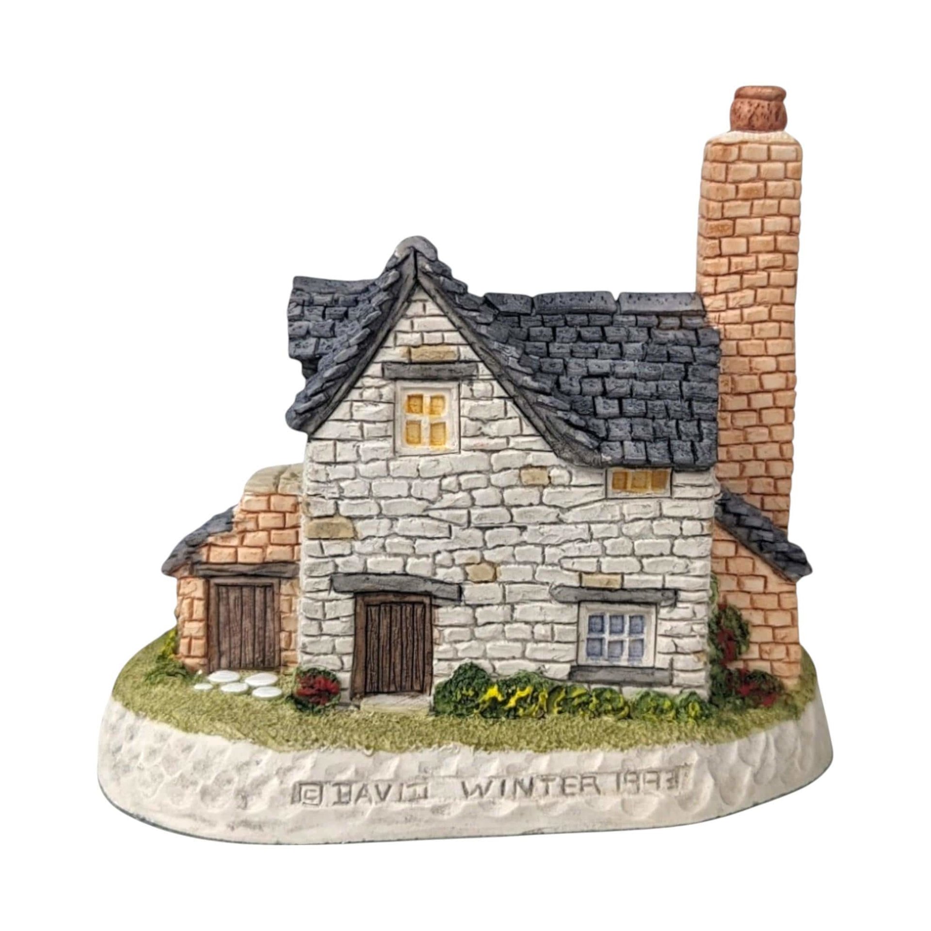 1993 David Winter The Smithy Cottage, Collectible English Village, Miniature House, Gift for Collectors