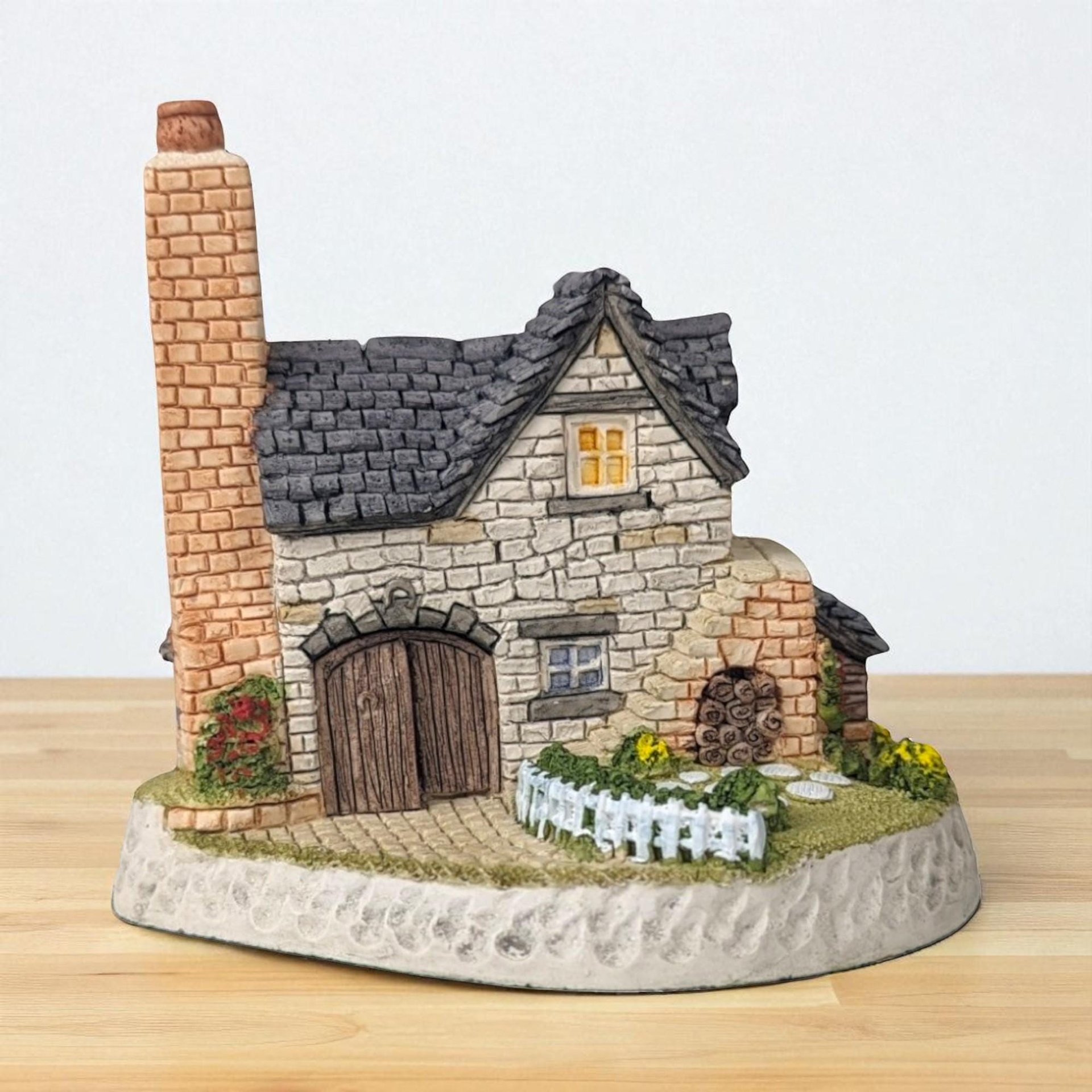 1993 David Winter The Smithy Cottage, Collectible English Village, Miniature House, Gift for Collectors