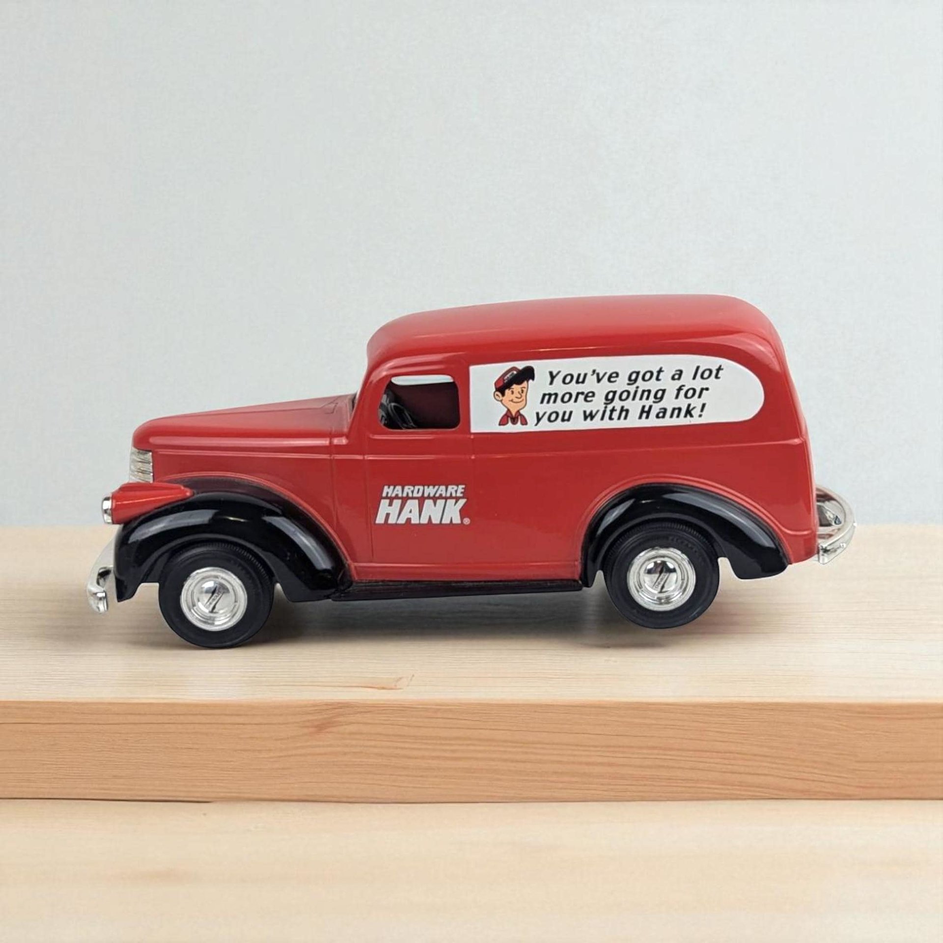 Vintage 2001 ERTL 1946 Chevy Suburban Diecast Replica Bank Collectible