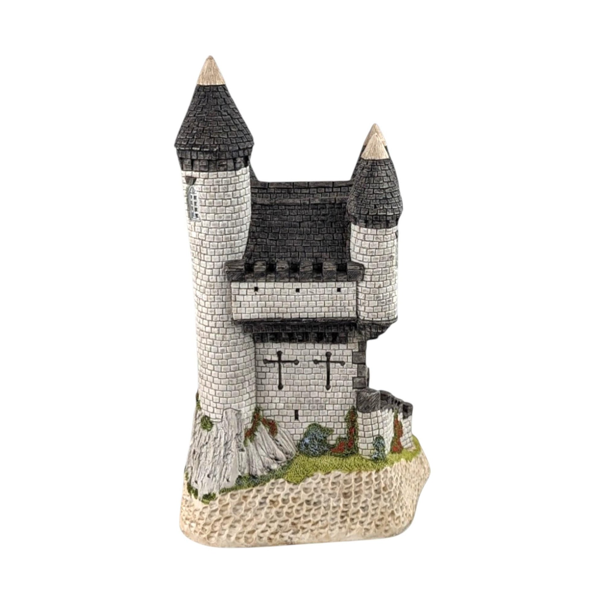 David Winter Macbeth's Castle: Vintage 1988 Scottish Collection Figurine