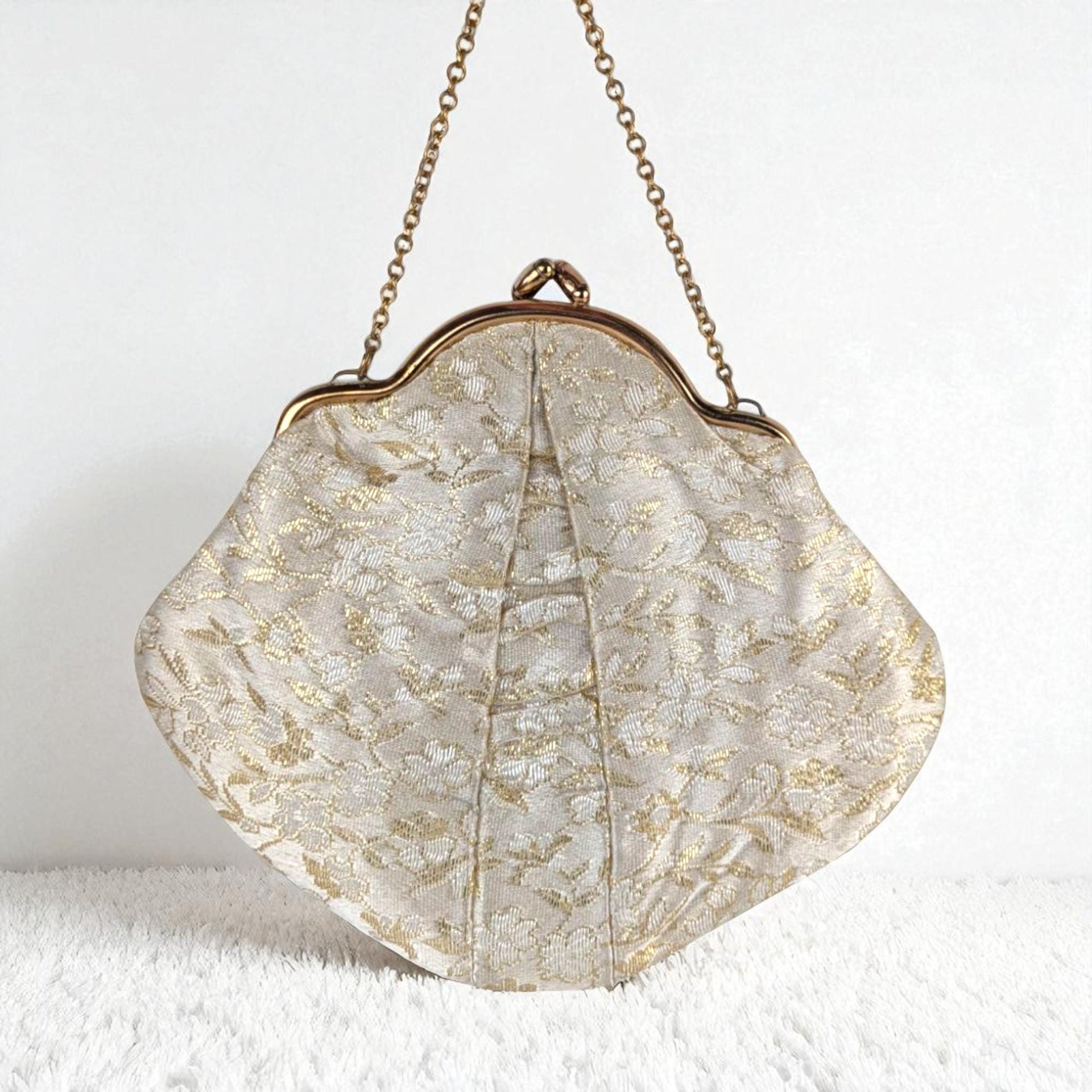 Elegant Vintage Floral Handbag: Cream and Gold Fabric Clutch