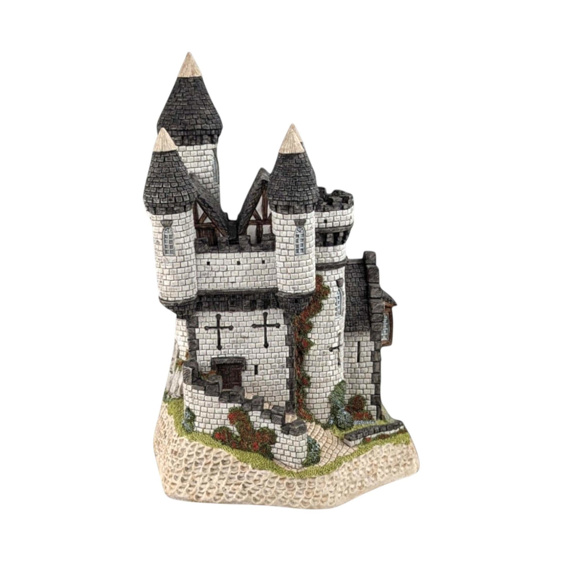 David Winter Macbeth's Castle: Vintage 1988 Scottish Collection Figurine