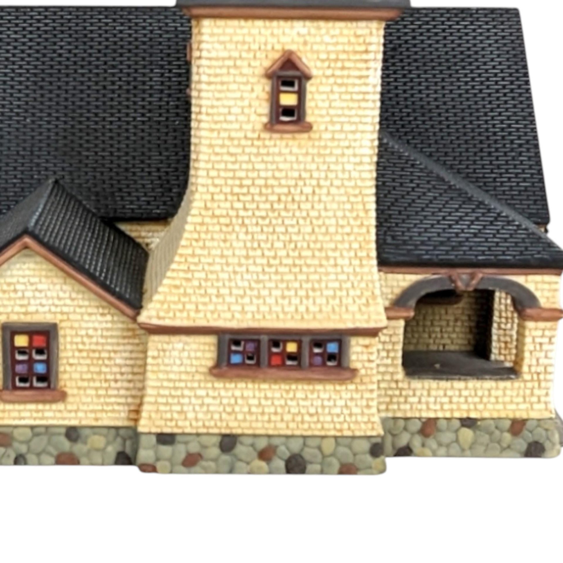 Dept 56 "Chapel on the Hill" Church: Vintage 1998 Seasons Bay Lighted Building