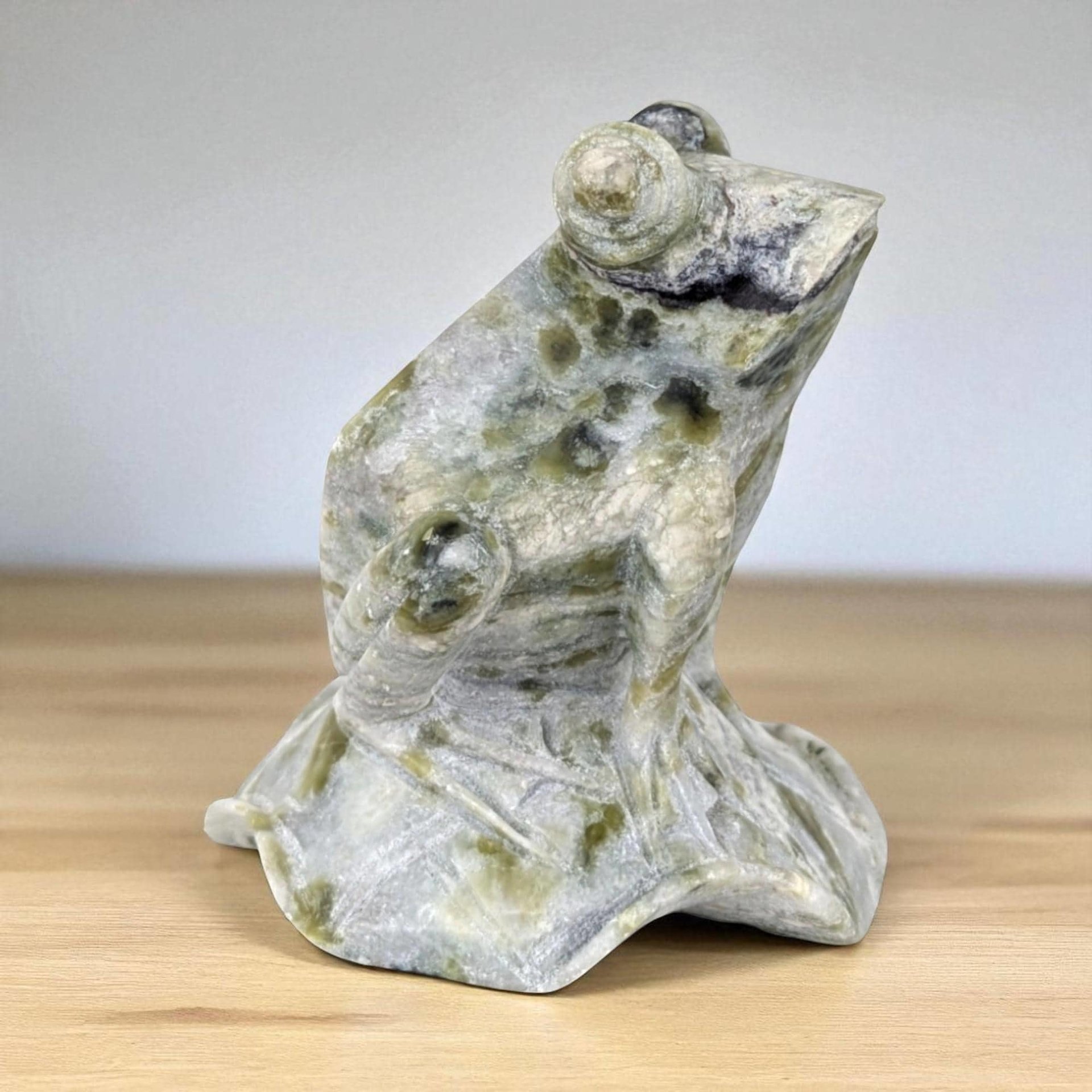 Vintage Hand-Carved Jade Frog Figurine: Chinese Feng Shui Decor
