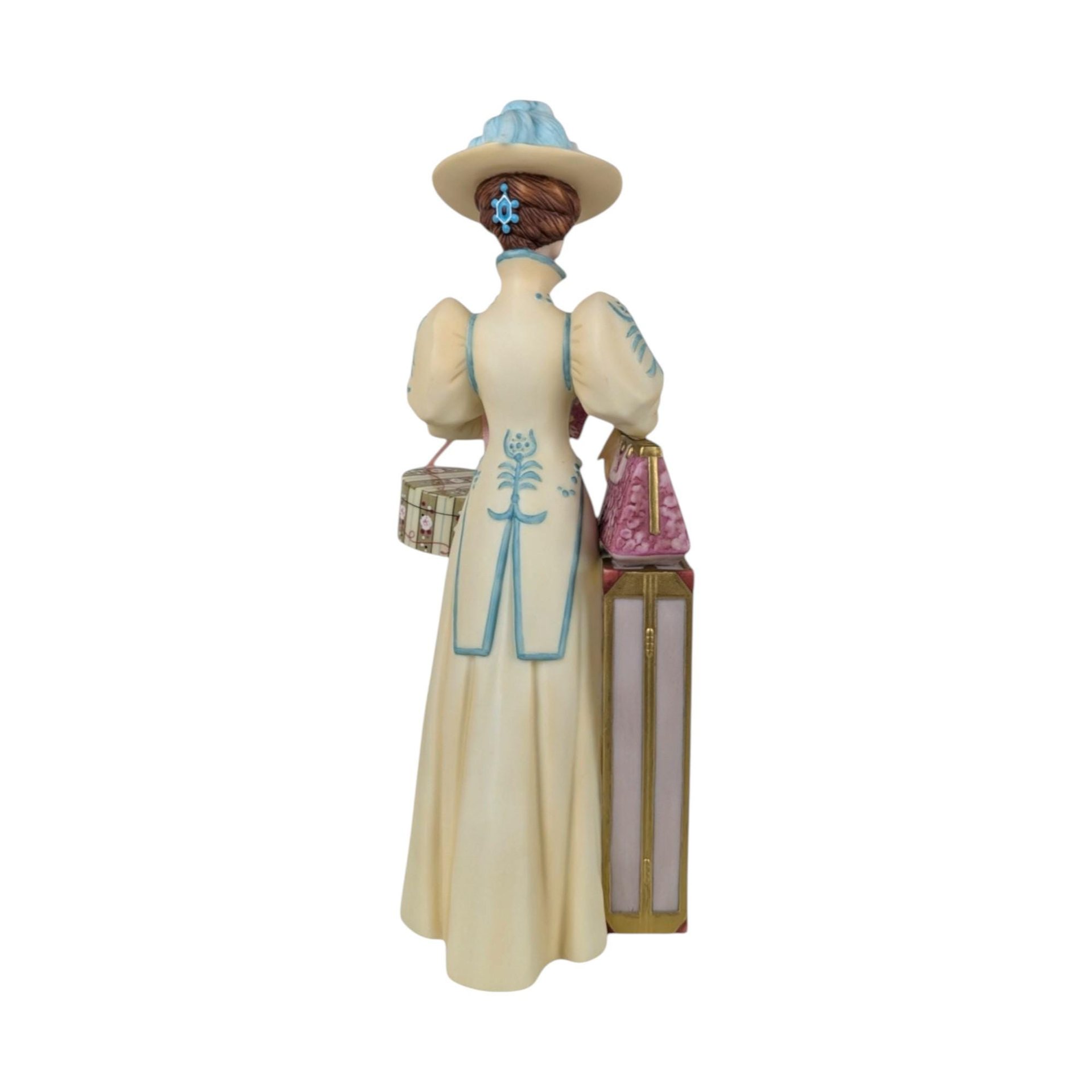 Vintage Avon Mrs. Albee Award Figurine: 2002 Presidents Club Collectible