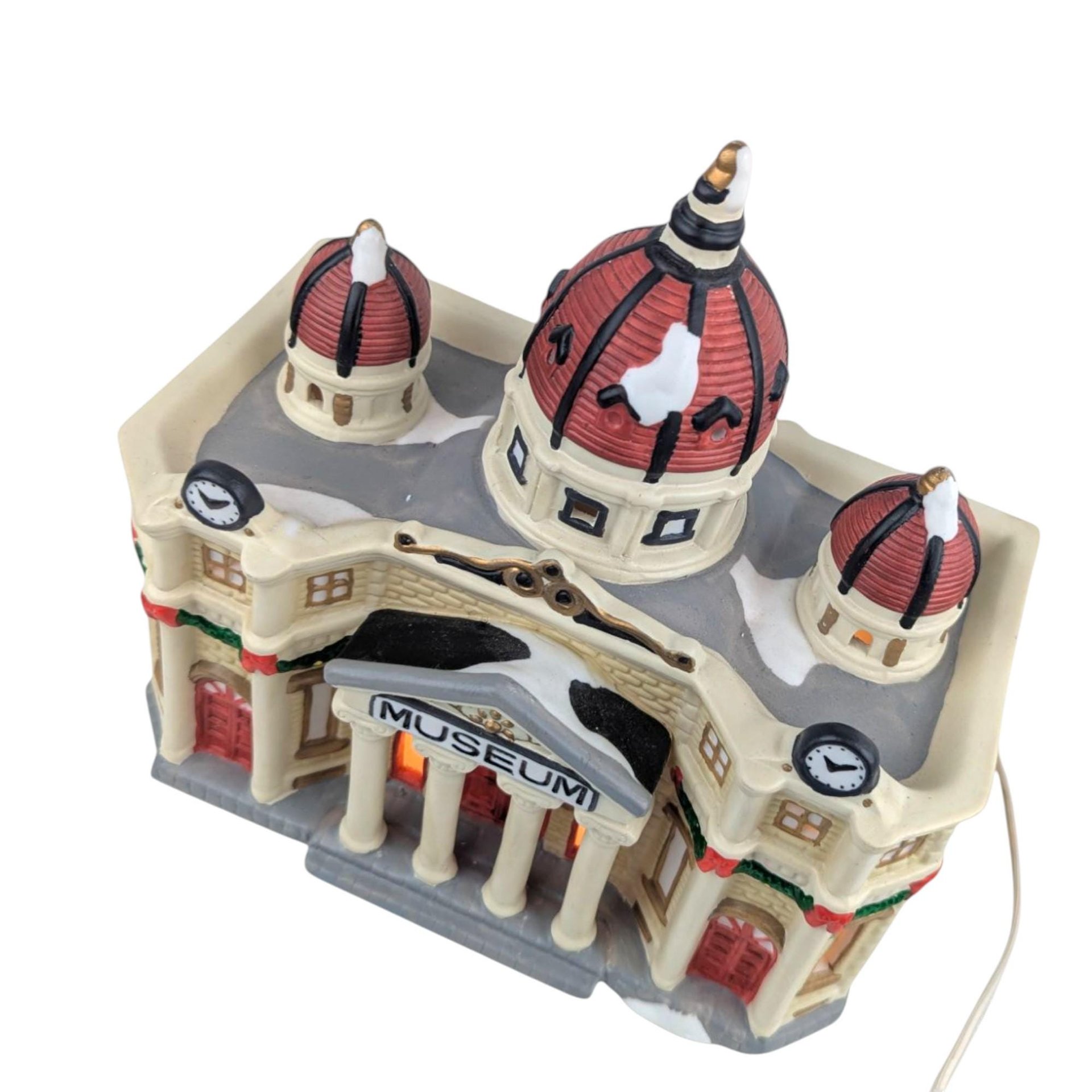 Vintage Dickens Keepsake Museum Christmas Village House: Lighted Ceramic Holiday Building