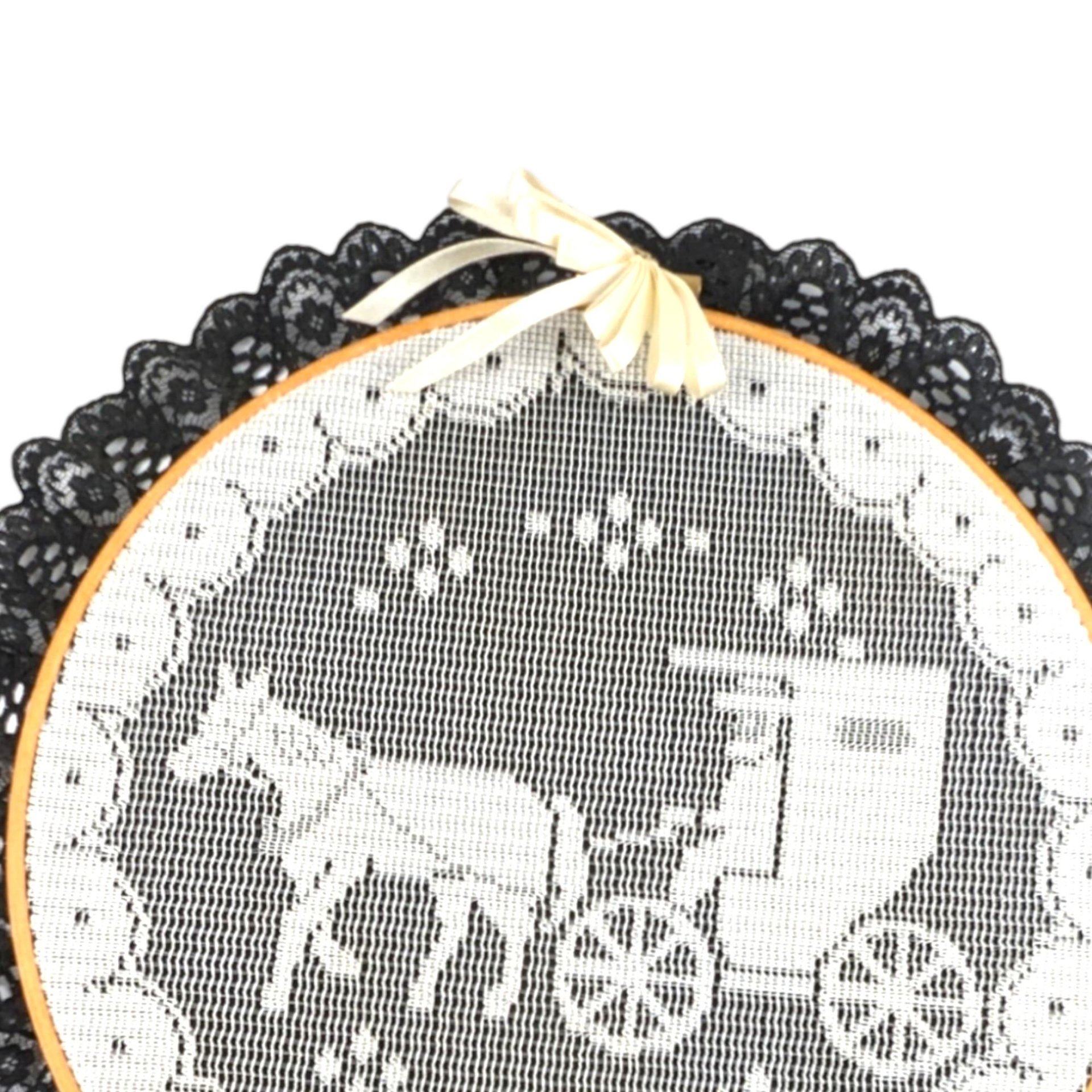 Vintage Embroidery Hoop Wall Hanging: Horse & Carriage Lace Decor
