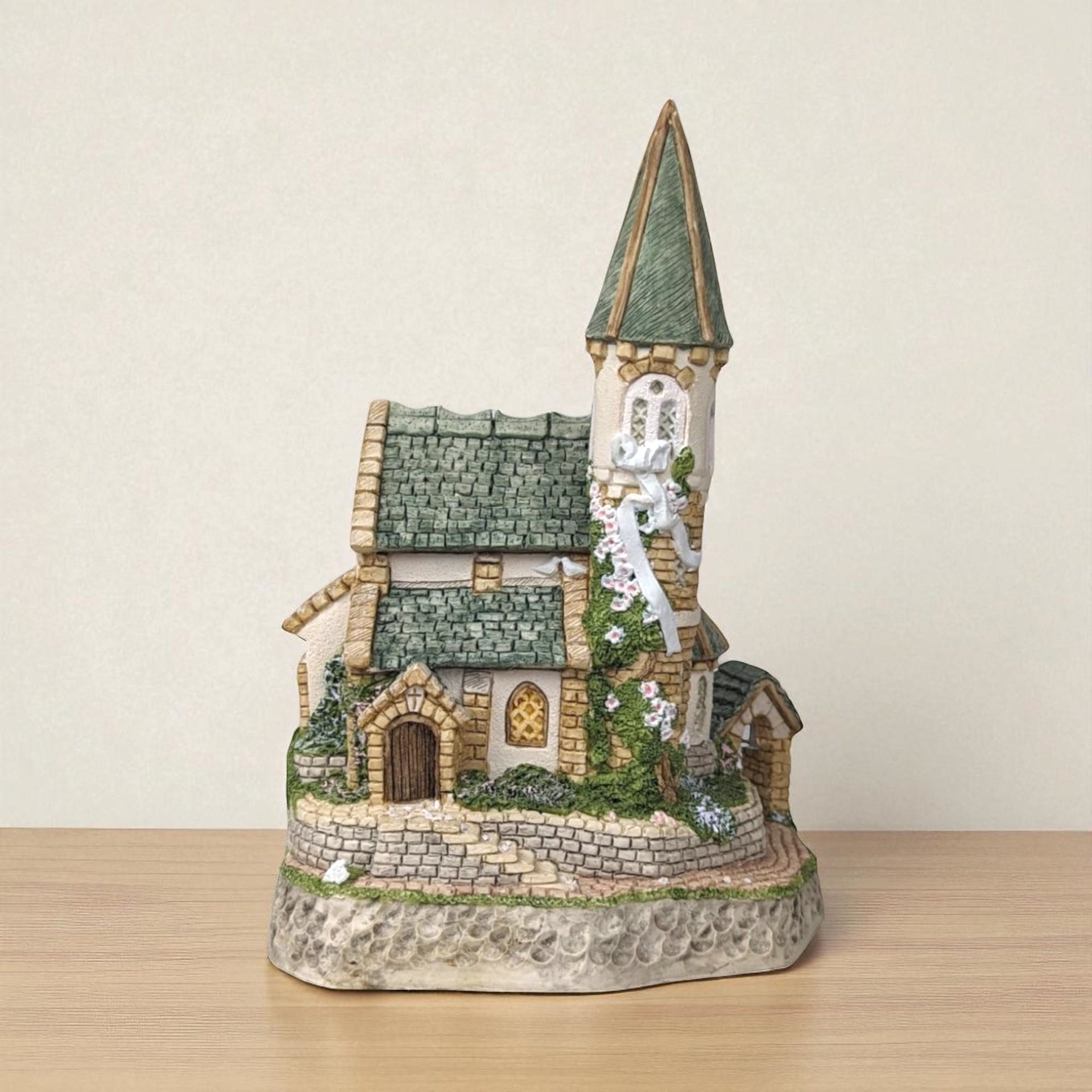 David Winter Celebration Chapel: 1994 Collectible English Village House