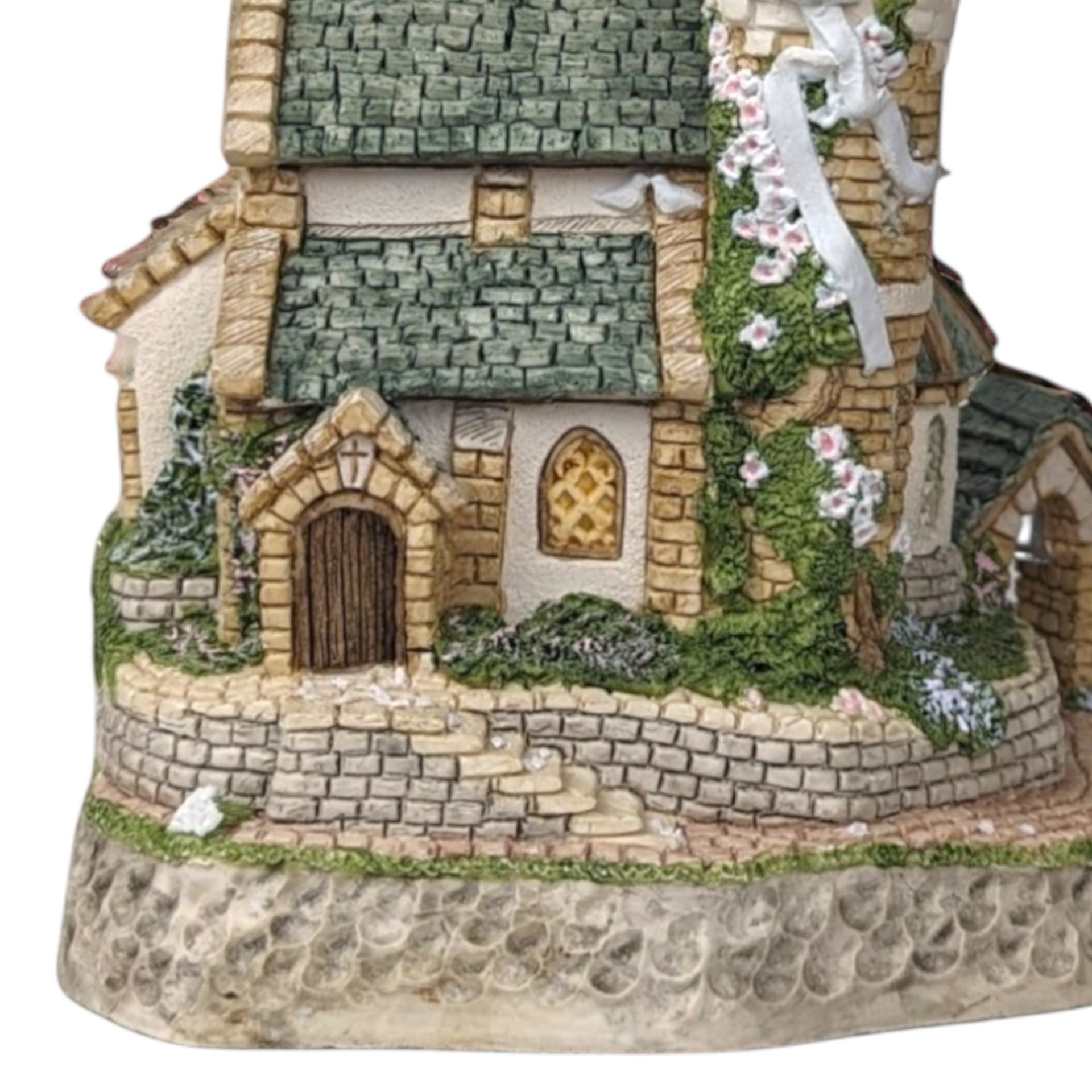 David Winter Celebration Chapel: 1994 Collectible English Village House