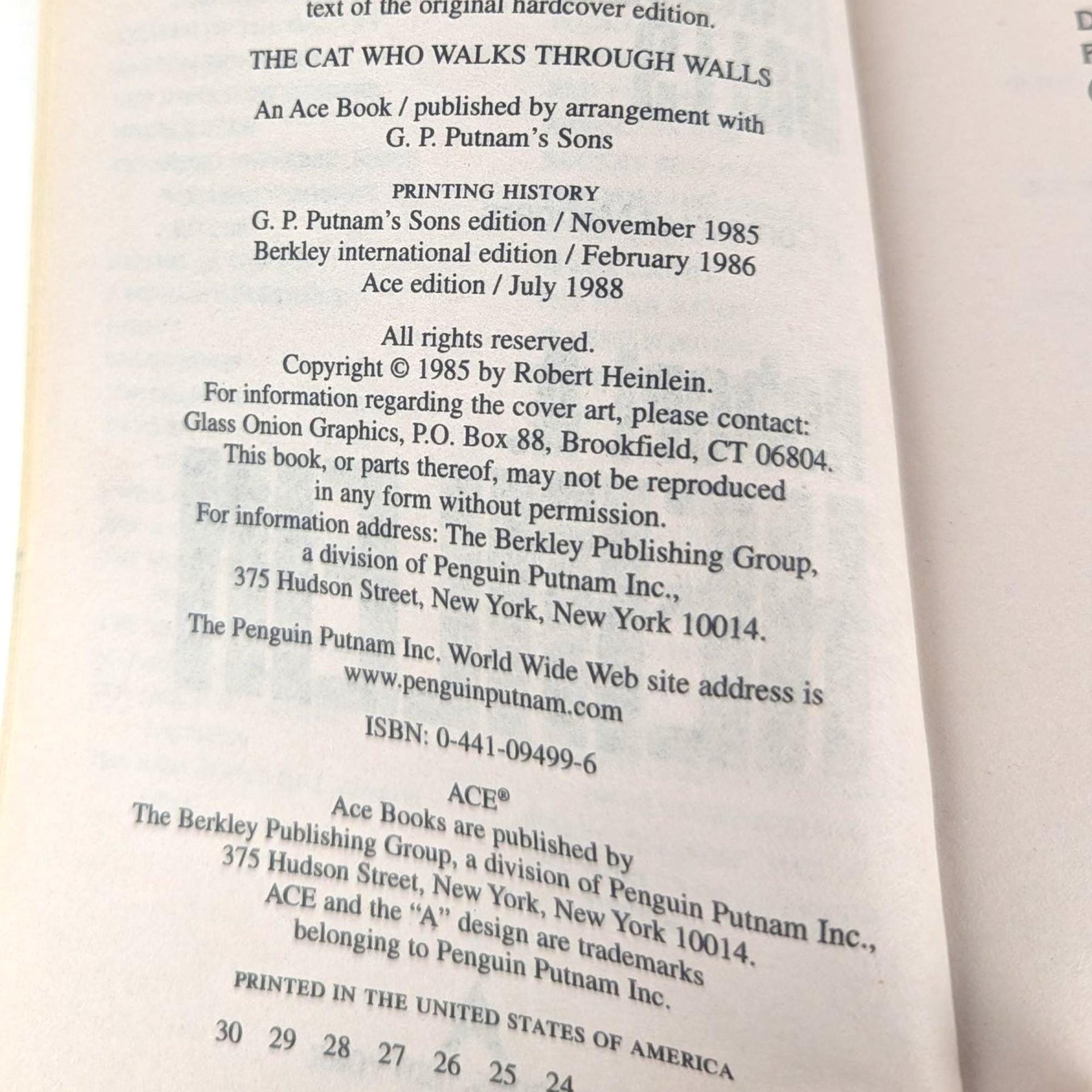 Vintage 1985 The Cat Who Walks Through Walls by Robert Heinlein Paperback, Science Fiction Novel, 80s Space Opera, Gift for Sci-Fi Fan