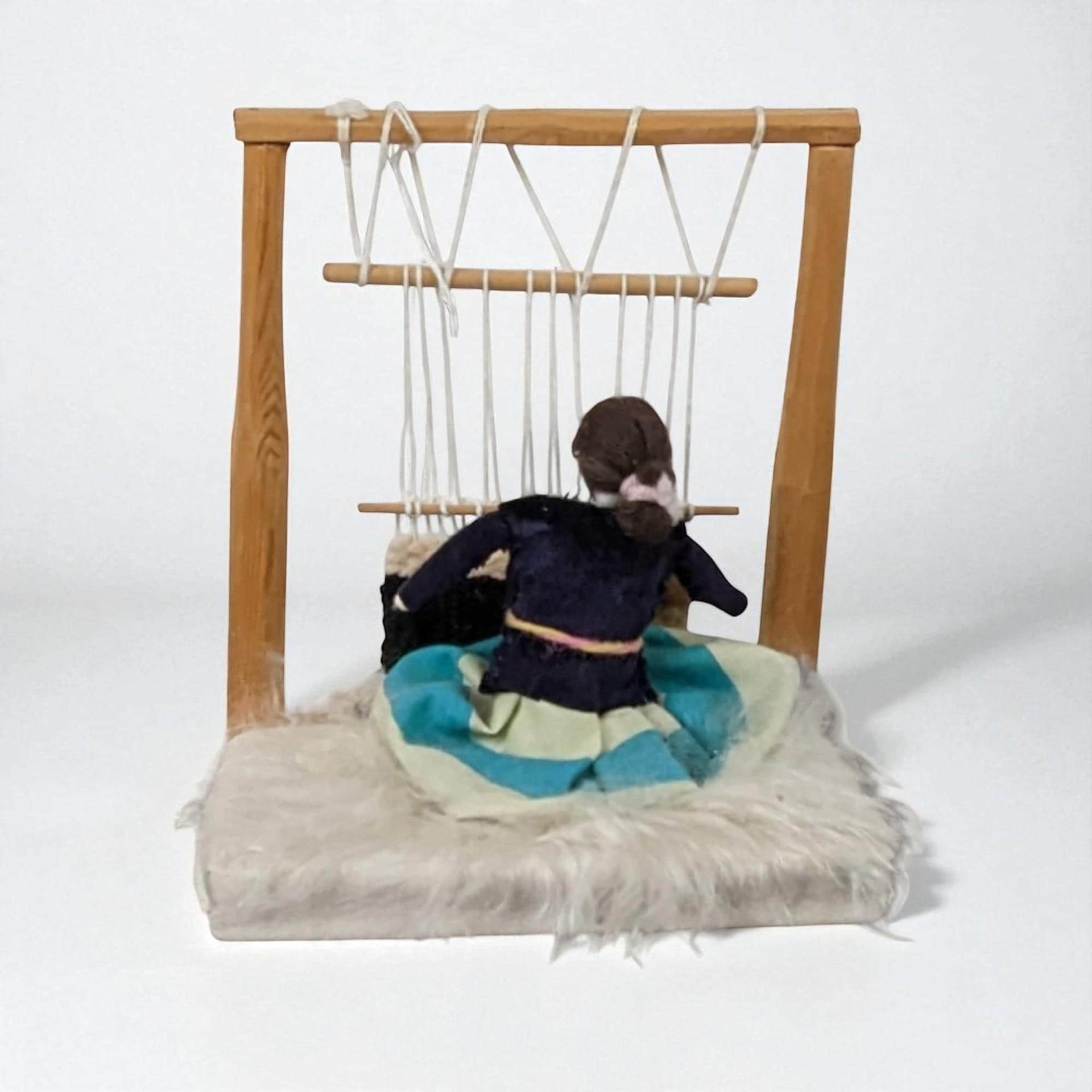 Vintage Navajo Weaver Woman Figurine: Southwestern Native American Art