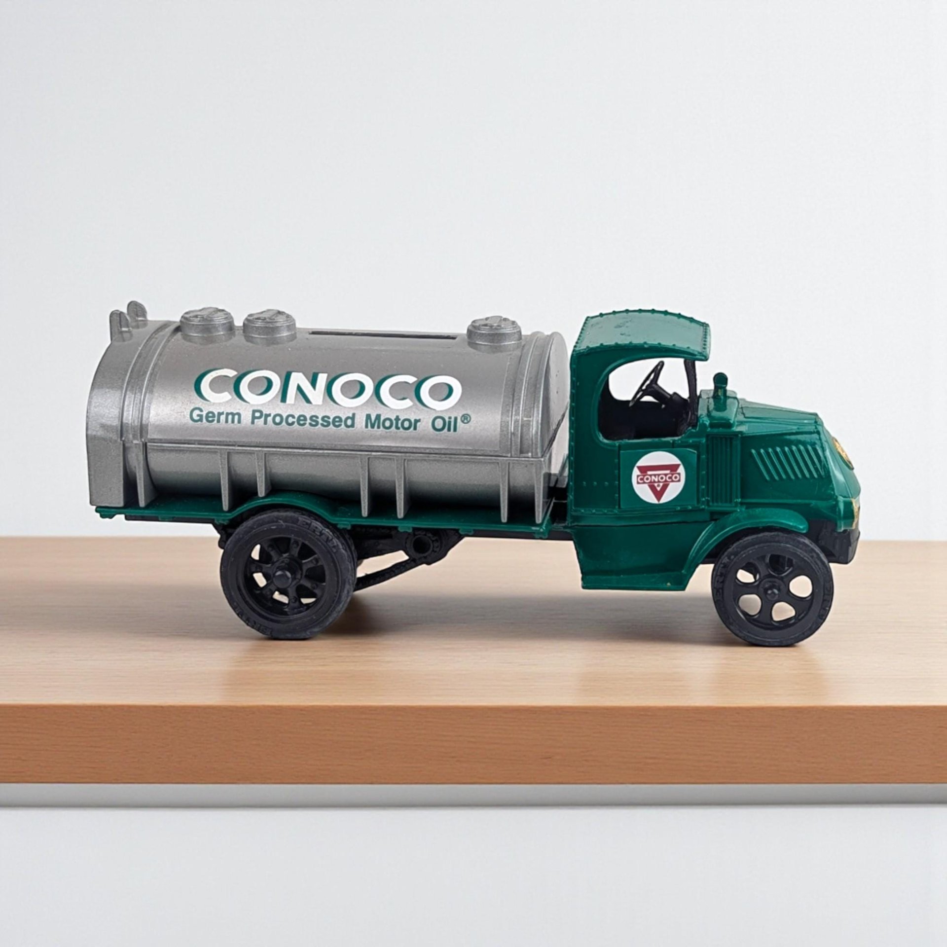 Vintage 1990s ERTL Conoco Truck: Diecast Tanker Bank with Key