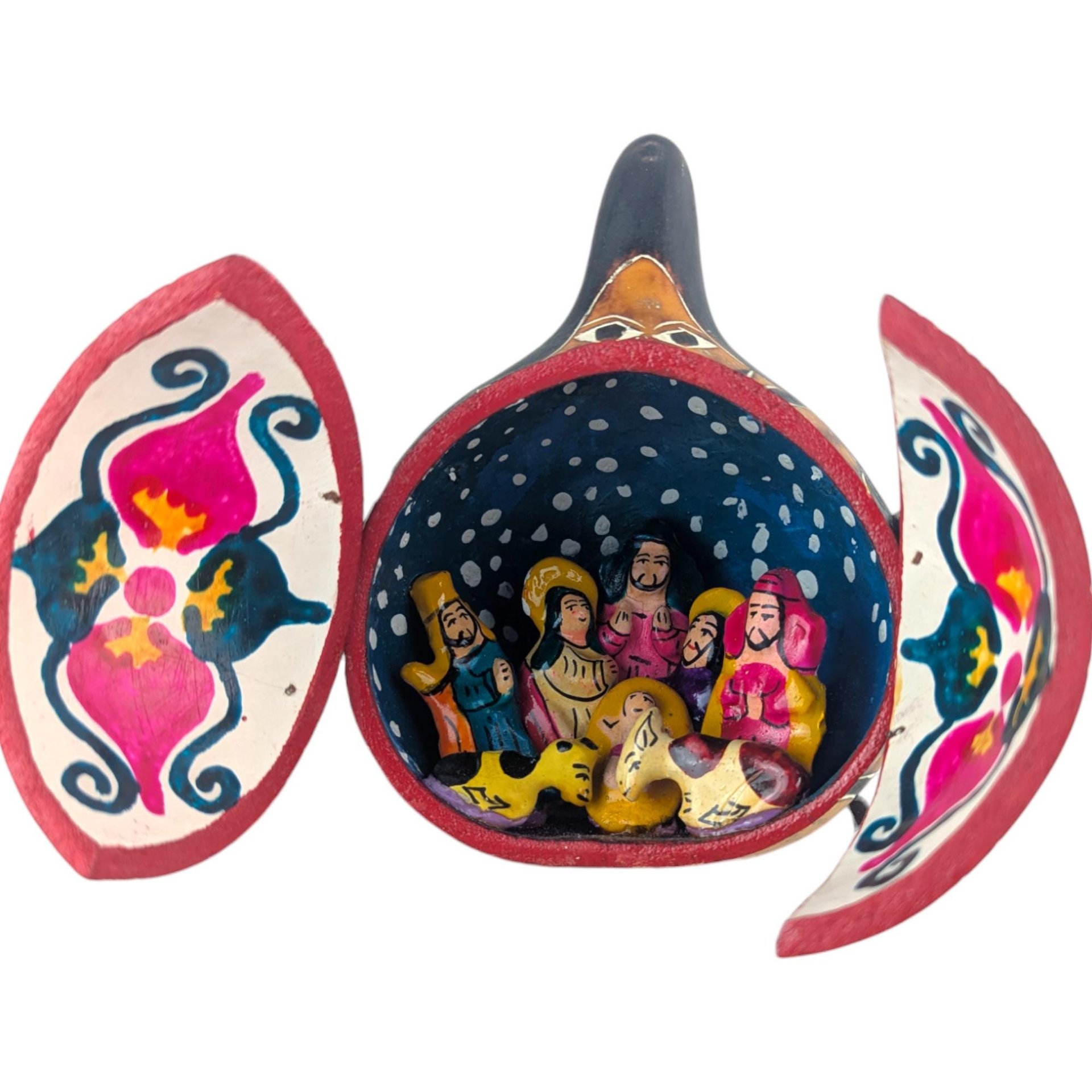 Vintage Gourd Nativity Scene: Hand Painted Peruvian Folk Art Retablo