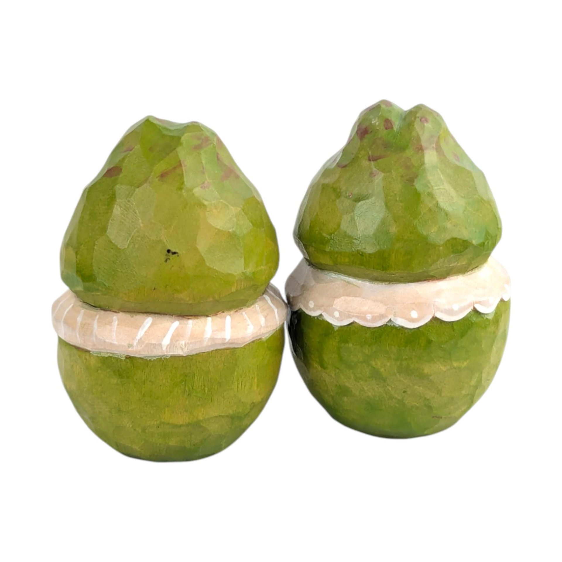 Vintage Hand Carved Frog Figurines: Set of 2 Mr and Mrs Frog Statues