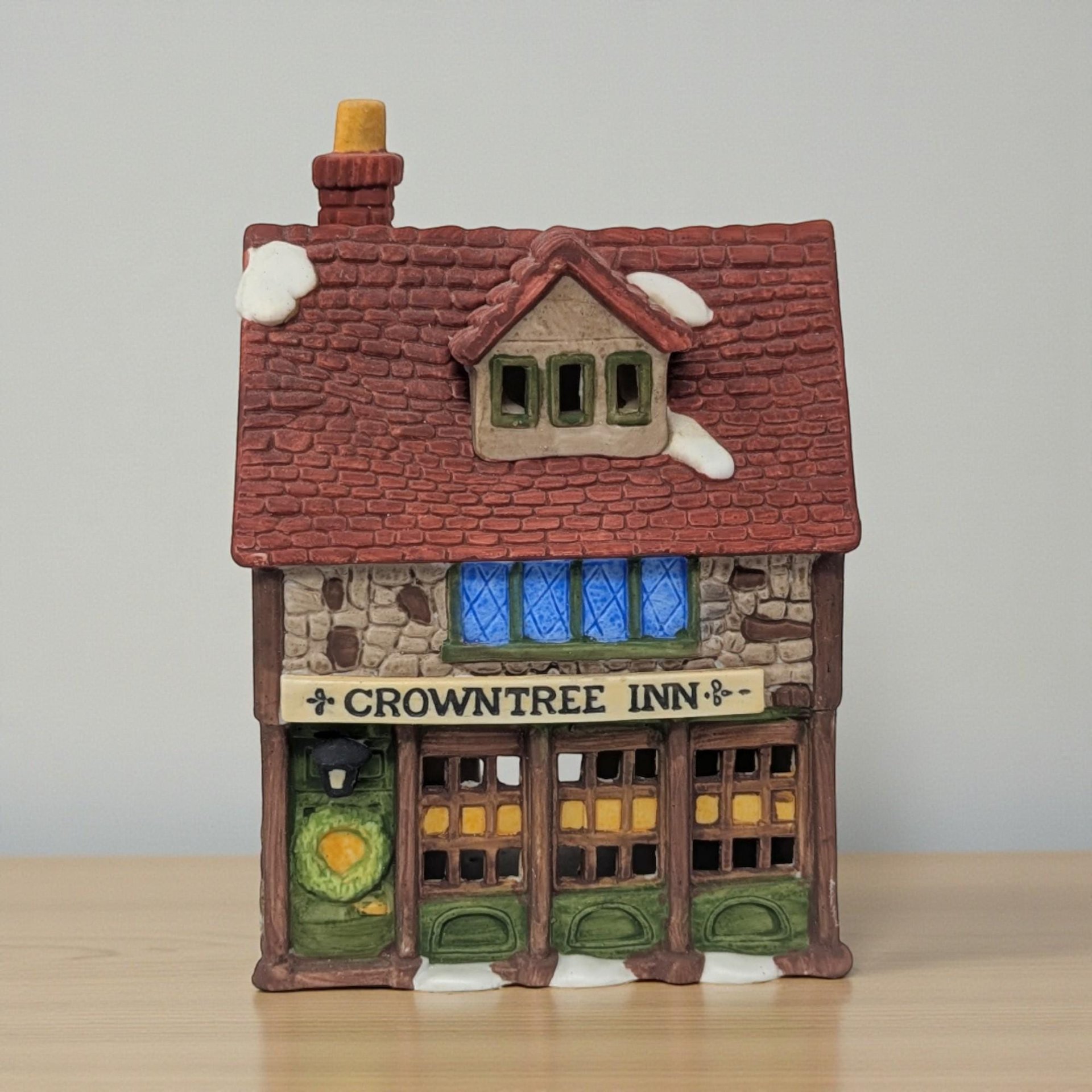 Vintage 1984 "Crowntree Inn" House: Department 56 Dickens' Village Collectible