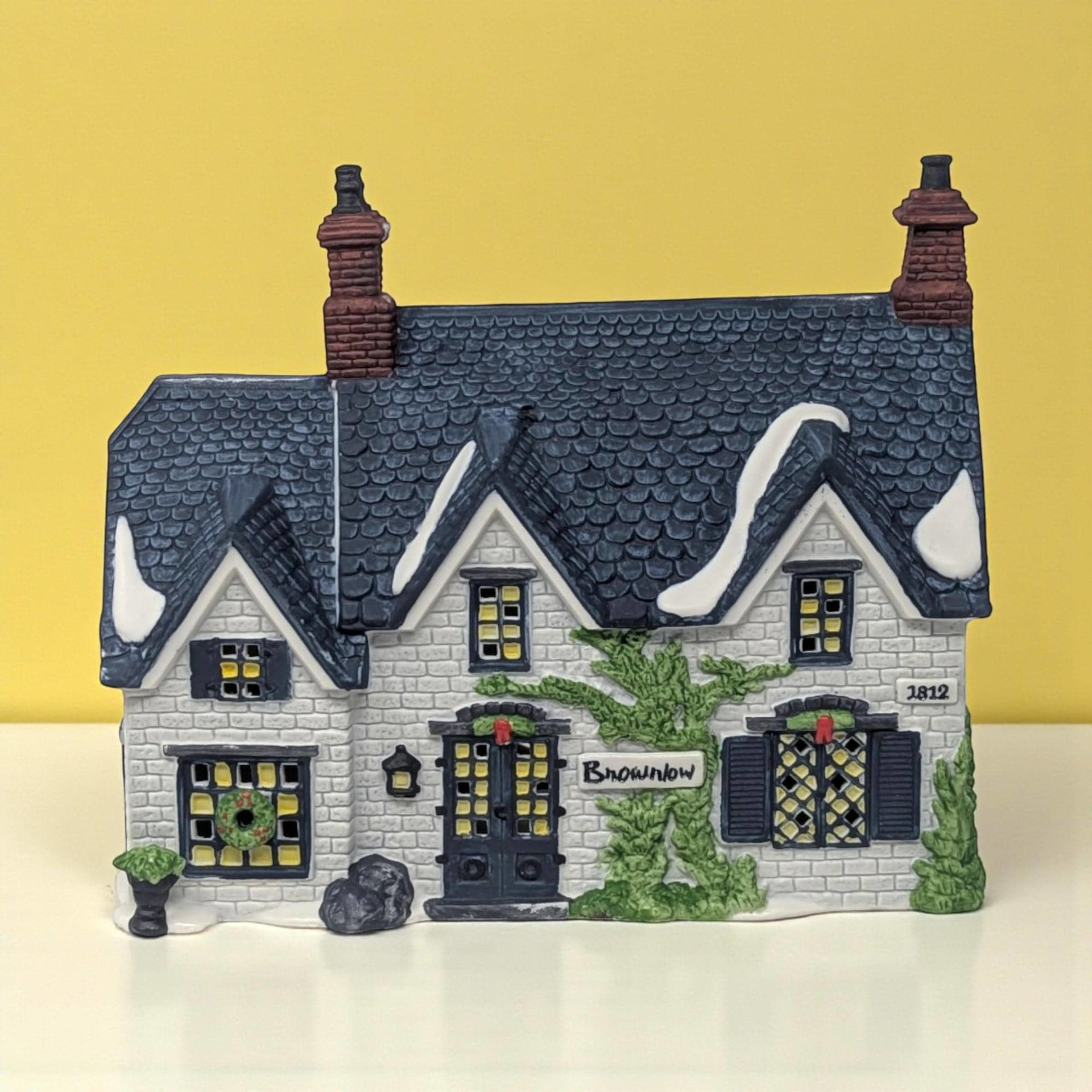 Vintage 1990 Brownlow House: Oliver Twist Dept 56 Dickens Village