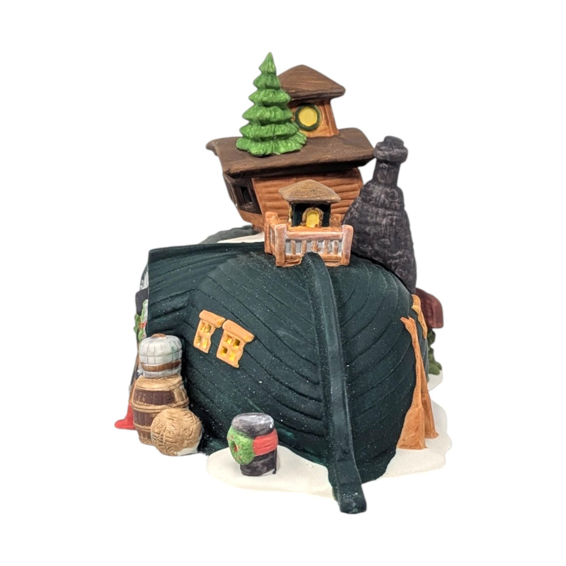 Vintage 1989 Peggotty's Seaside Cottage: Dept 56 Dickens' Village Porcelain House