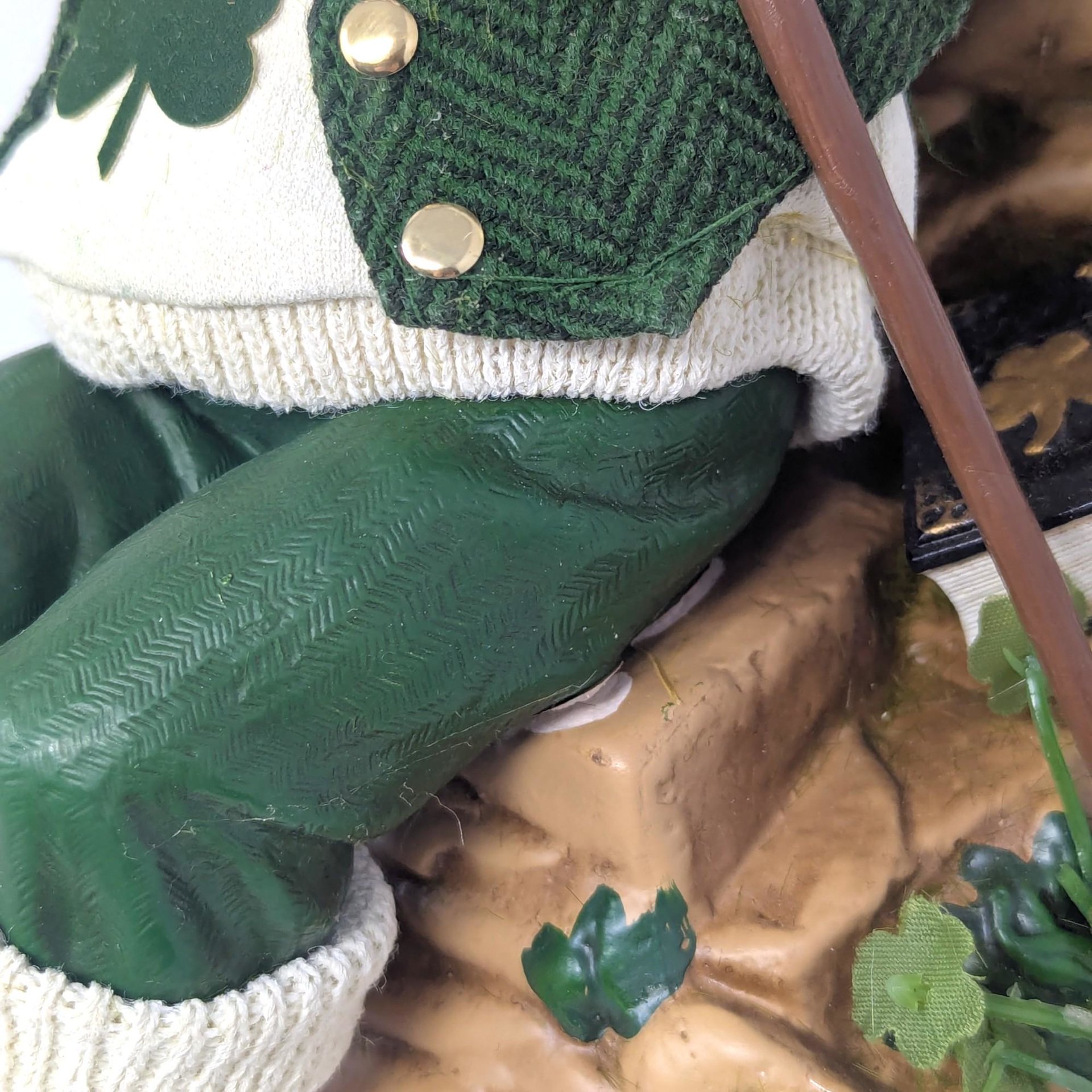 Vintage 2000 Clothique Possible Dreams Irish Storyteller: Musical Santa Figure