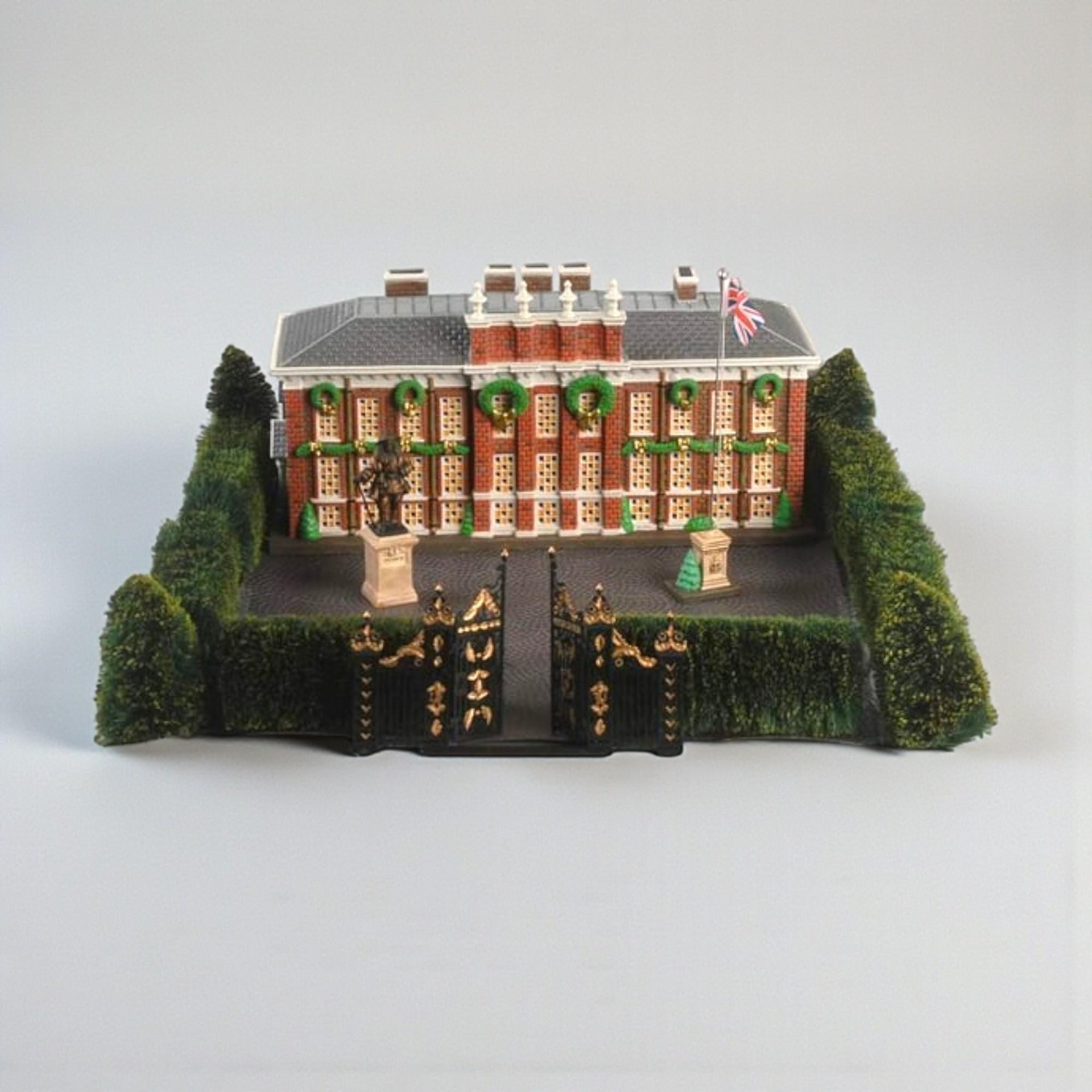 Vintage 1998 Kensington Palace: Dept 56 Dickens Village Series