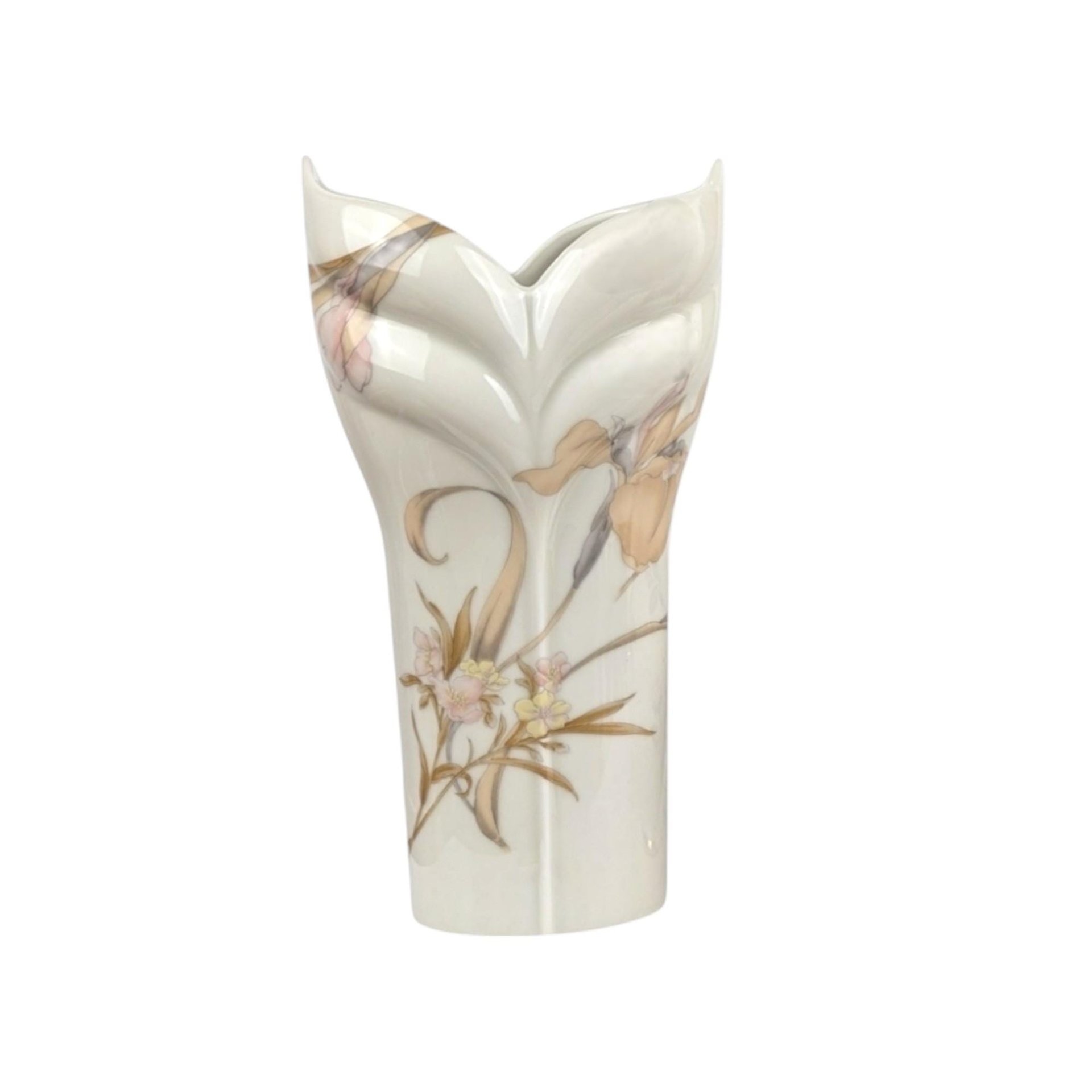 Vintage Art Pottery Vase: Choice of Toyo or Elynor Floral