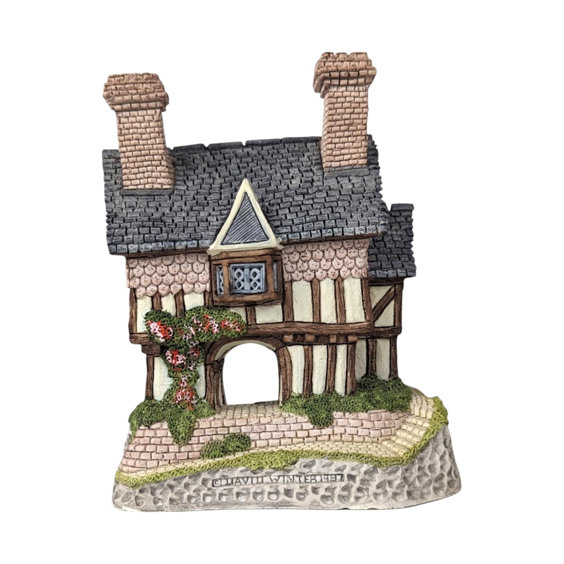 1987 David Winter Gunsmiths Cottage