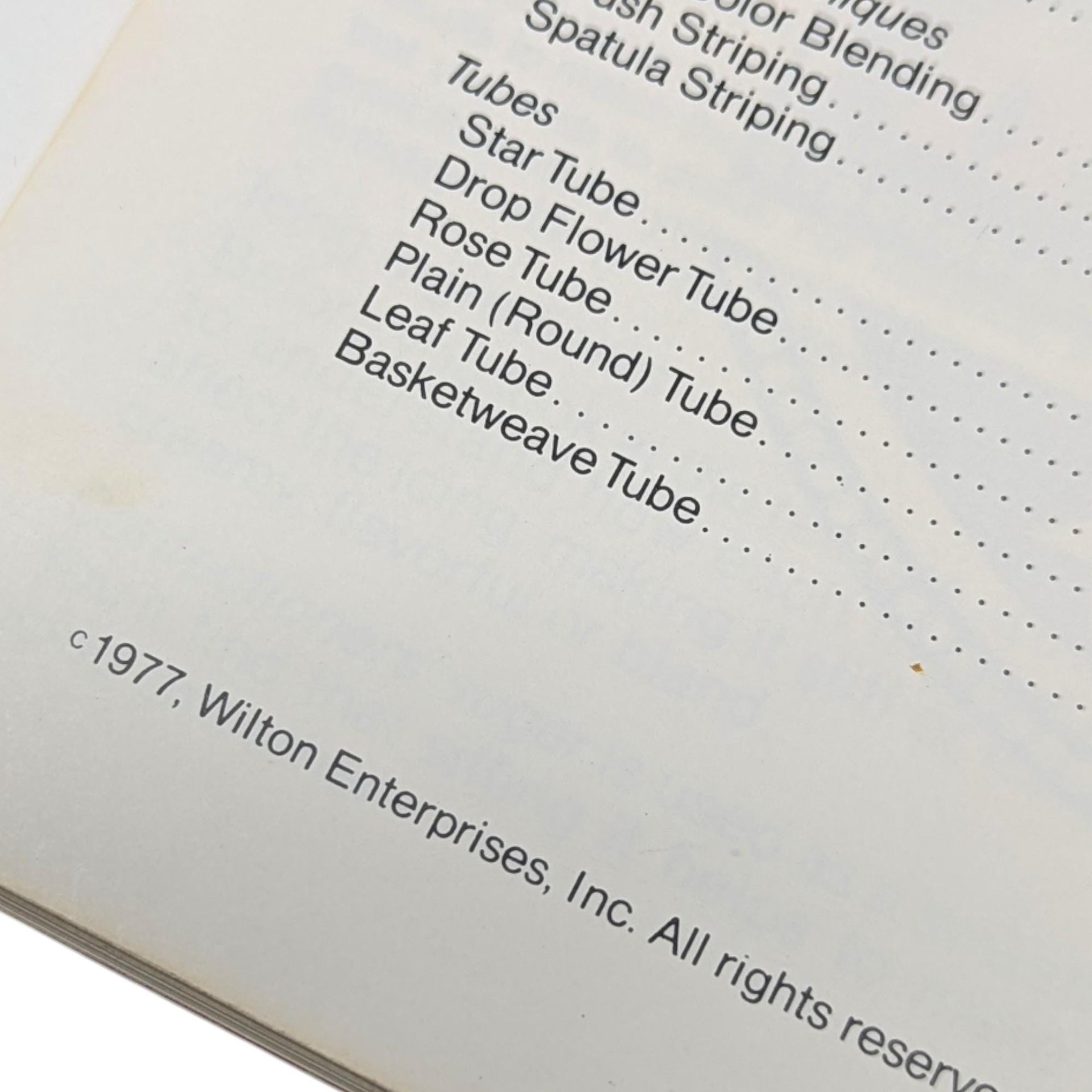 1977 "The Wilton Method of Cake Decorating Course" Softcover Book