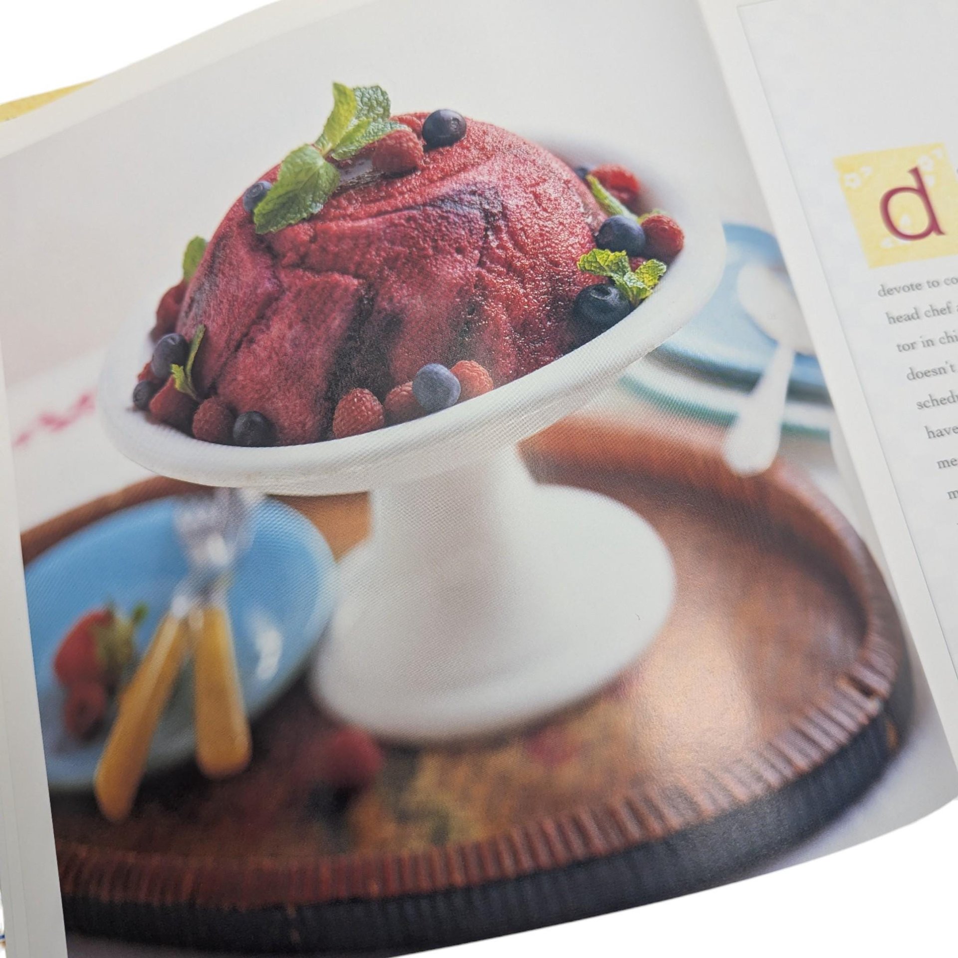 1998 "Queen of the Kitchen" by Mary Engelbreit Hardcover Cookbook