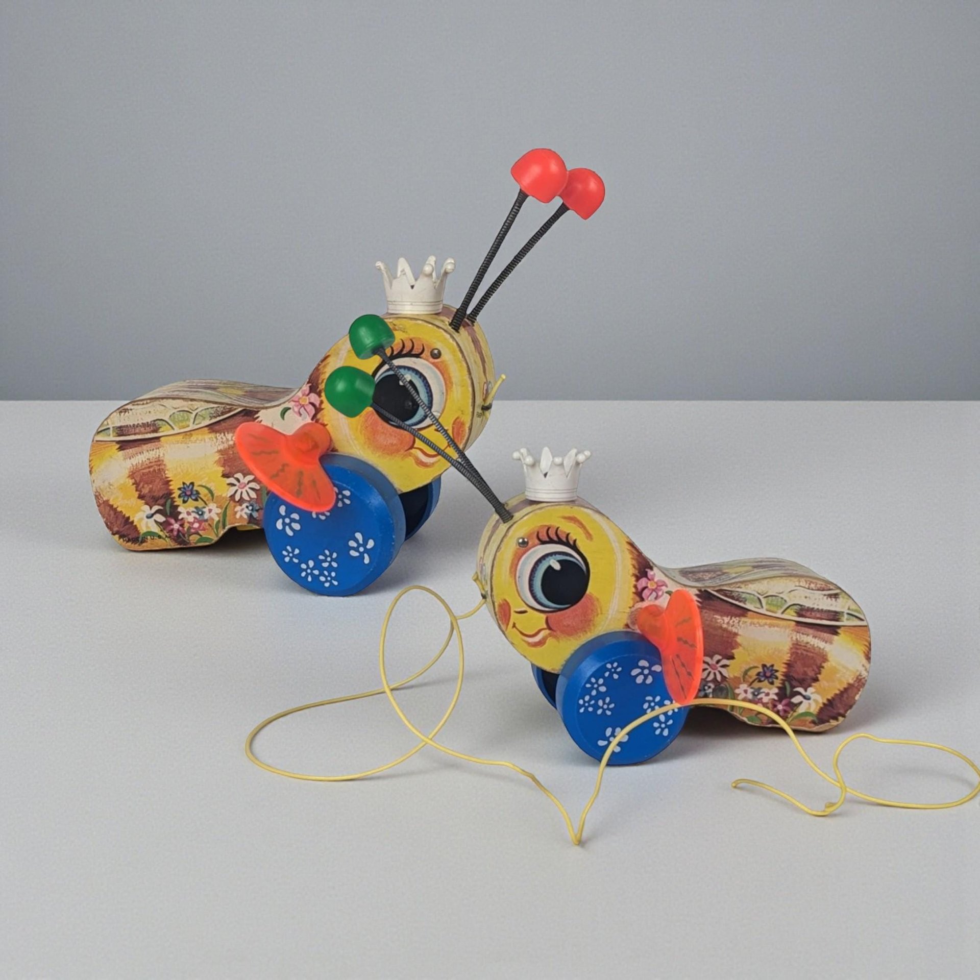 Vintage Queen Buzzy Bee Pull Toy Pair