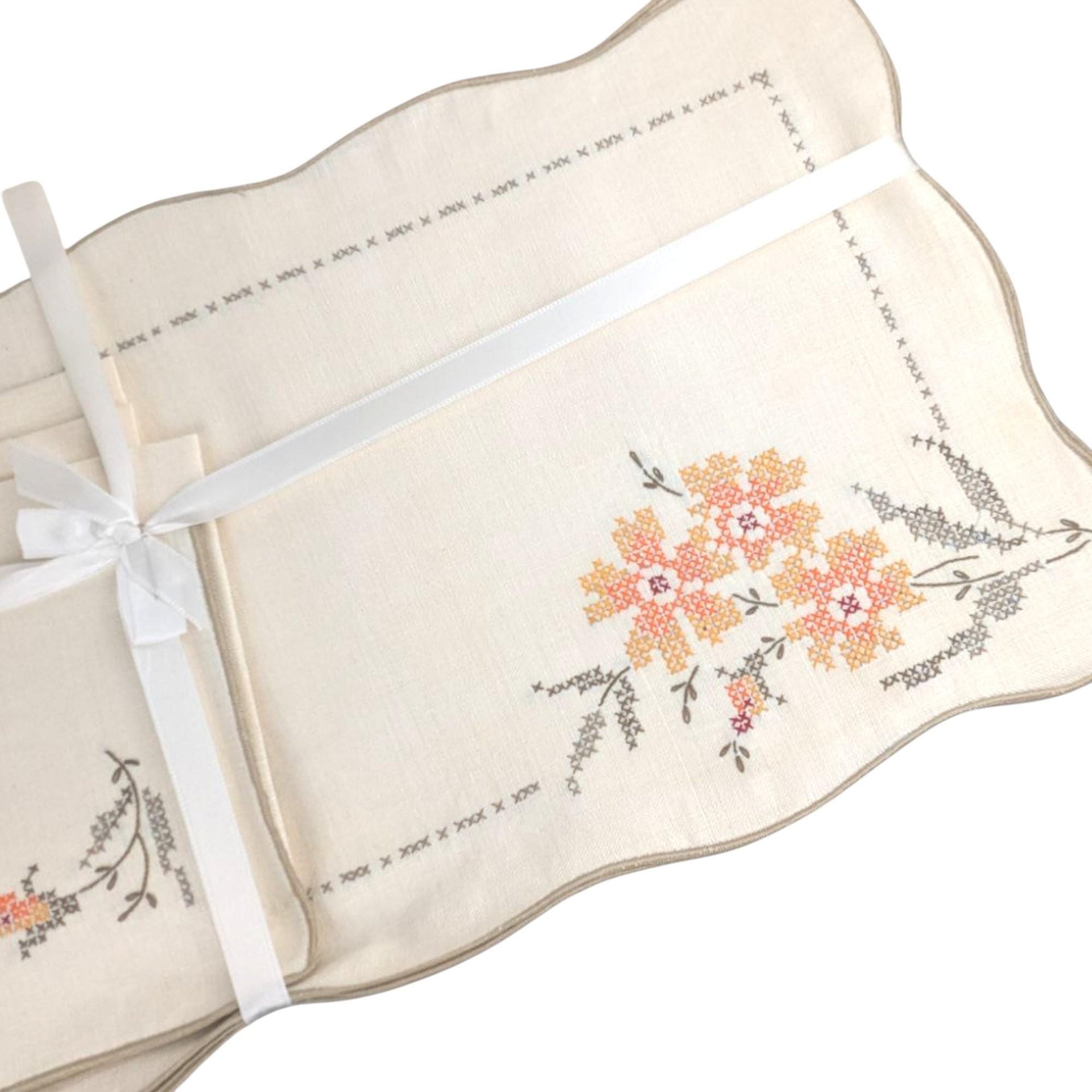 Vintage Bucilla 8-Piece Placemat and Napkin Set