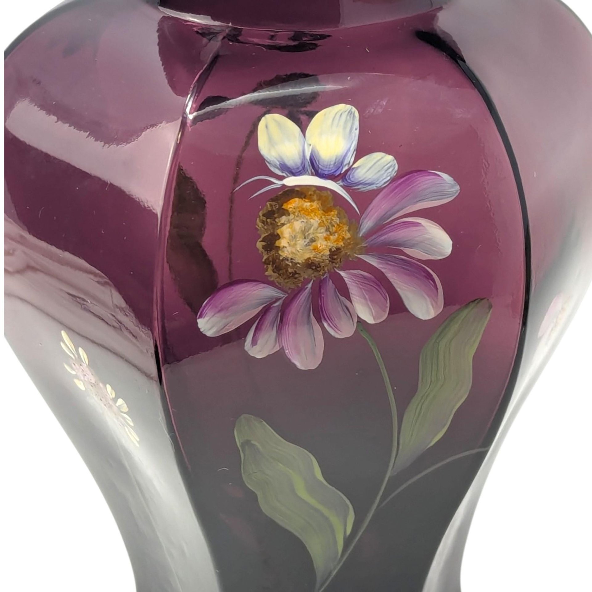 Fenton Mulberry Hand Painted Vase – Vintage Floral Art Glass Decorative Piece