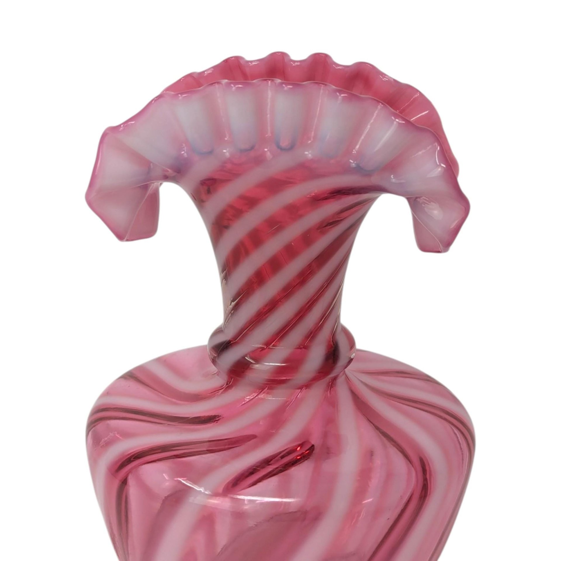 Fenton Pink Swirl Opalescent Vase – Vintage Ribbed Art Glass Floral Decor