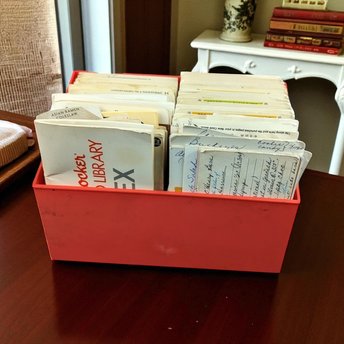 Vintage 1970s Betty Crocker Recipe Box, Retro Recipe Collection, Handwritten Recipes, Magazine Clippings, Cookbook Nostalgia, Kitchen Decor