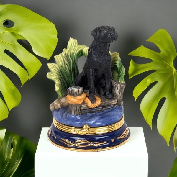 Franklin Mint Retrieving Summer Memories Trinket Box with Dog: Collectible Canine Keepsake